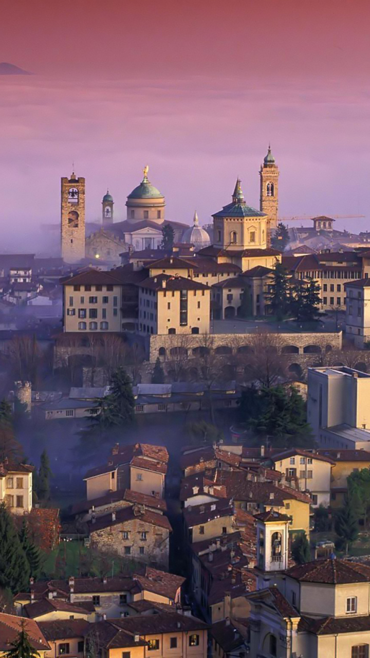 Die besten Bergamo-Hintergründe für den Telefonbildschirm