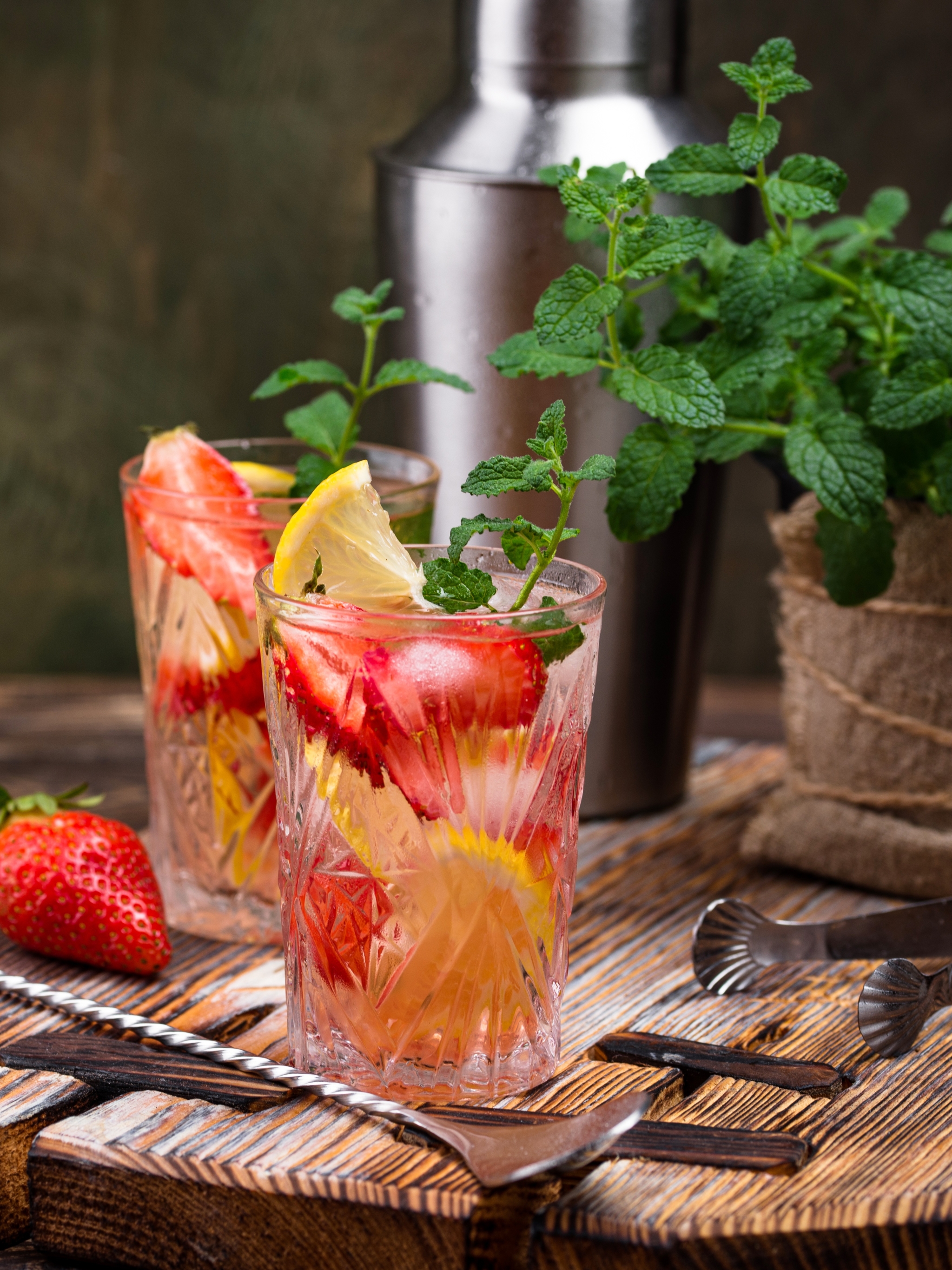 Download mobile wallpaper Food, Strawberry, Berry, Lemon, Drink, Lemonade for free.