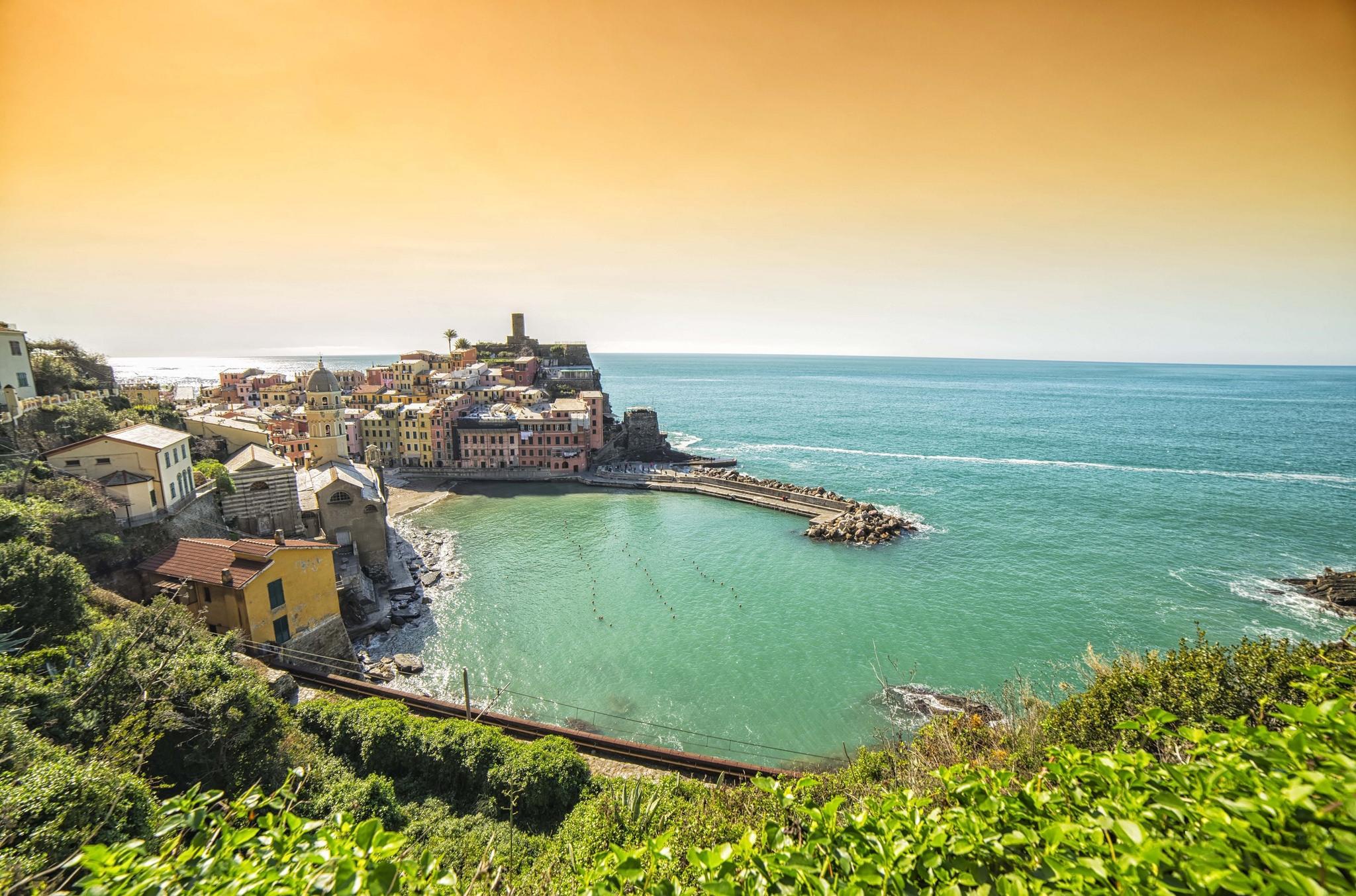 Handy-Wallpaper Städte, Italien, Haus, Vernazza, Meer, Menschengemacht kostenlos herunterladen.