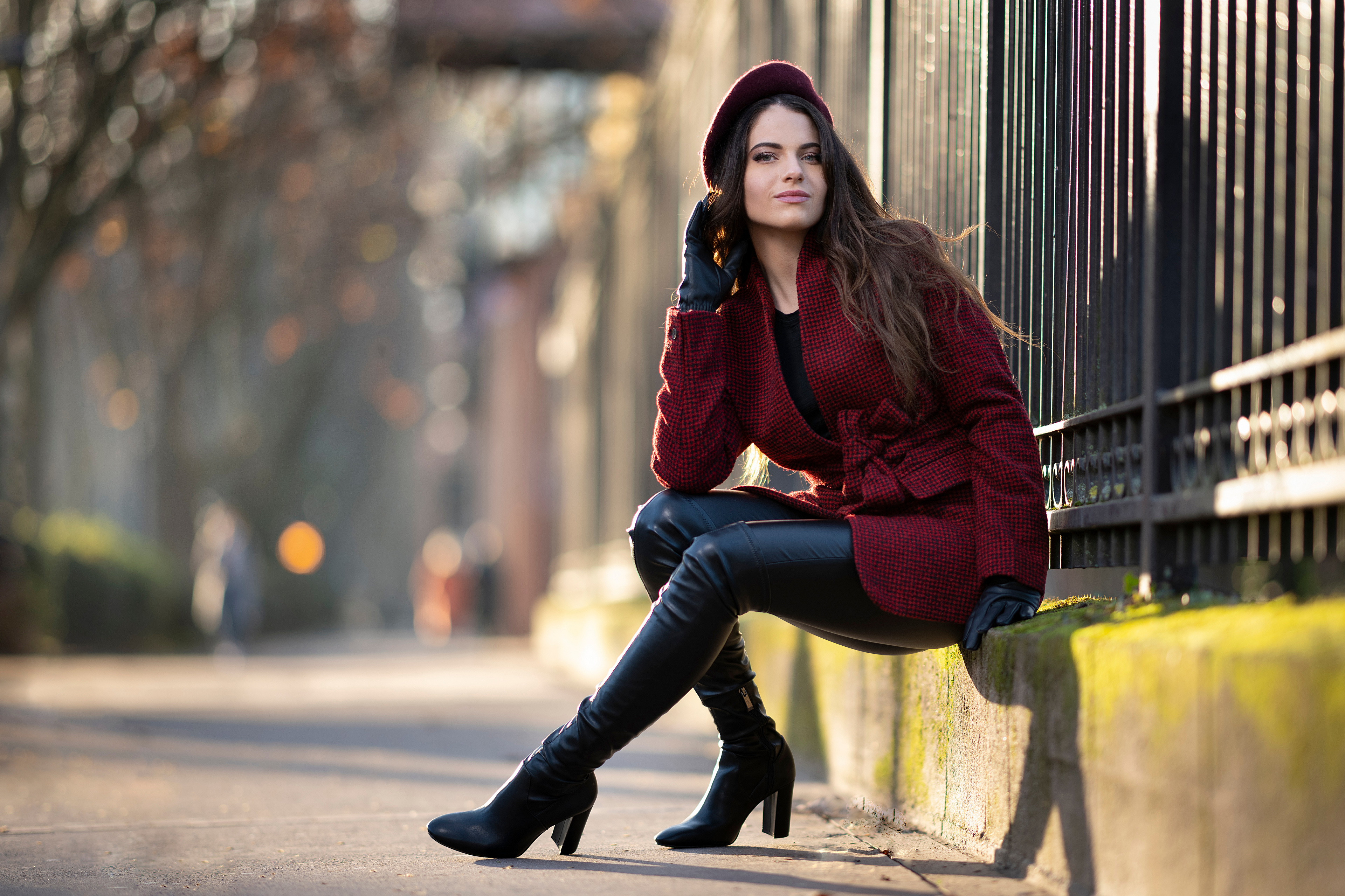 Free download wallpaper Boots, Hat, Brunette, Model, Women, Long Hair, Depth Of Field on your PC desktop