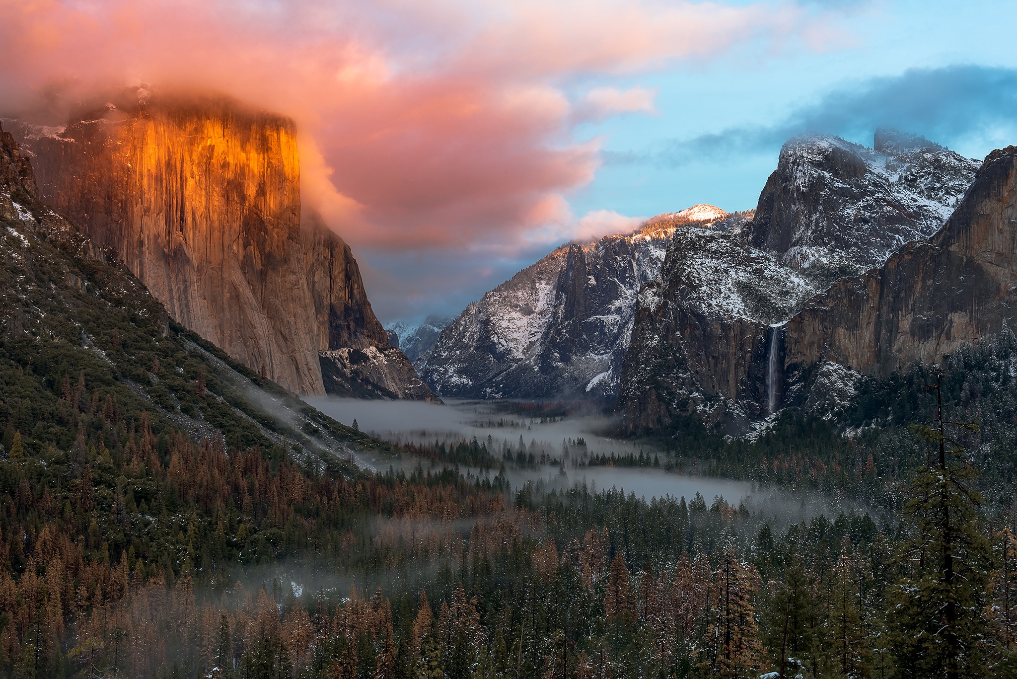 Handy-Wallpaper Landschaft, Natur, Wasserfall, Wald, Nebel, Klippe, Gebirge, Nationalpark, Yosemite Nationalpark, Erde/natur kostenlos herunterladen.