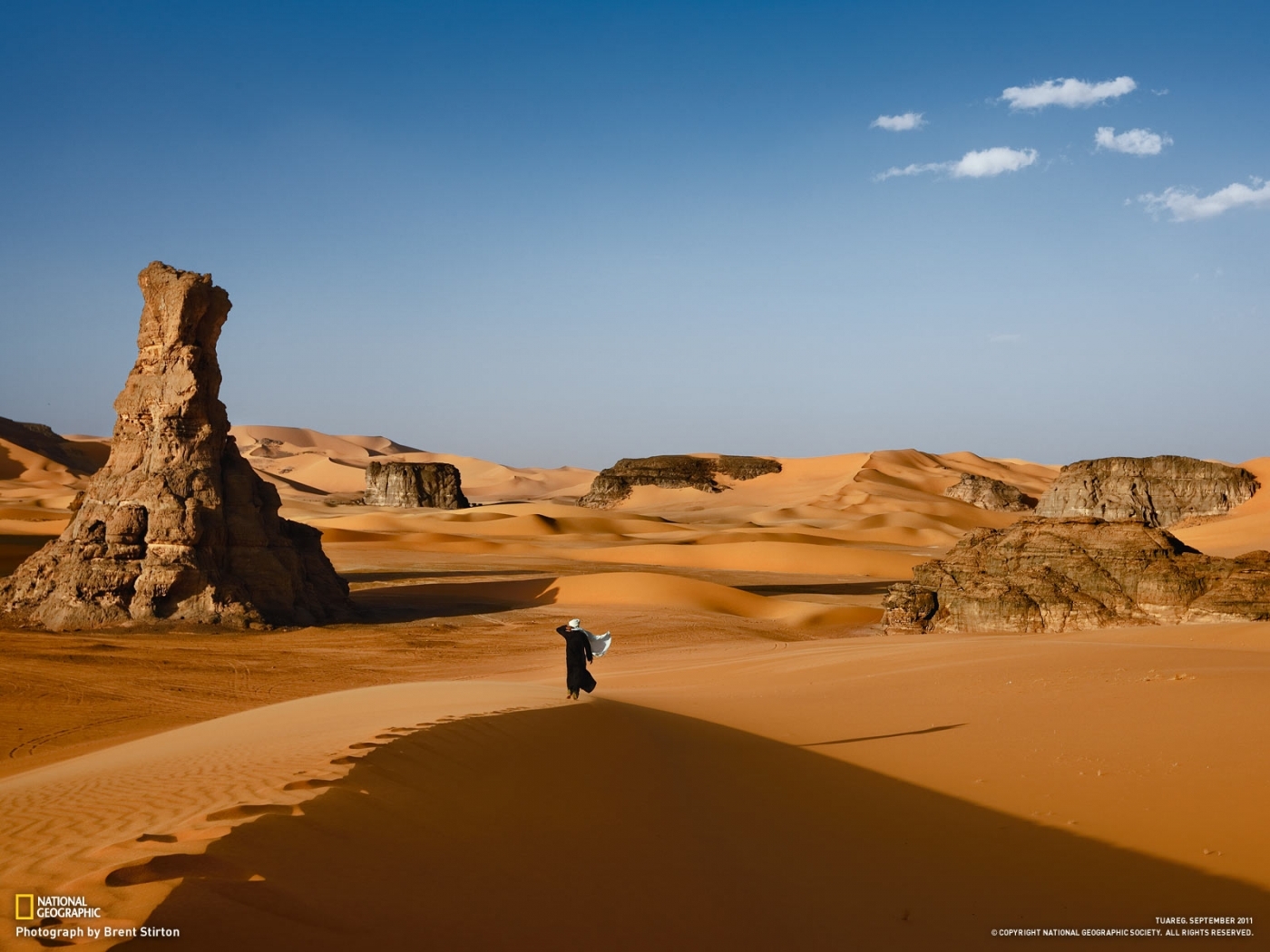 Download mobile wallpaper Landscape, Desert, People for free.