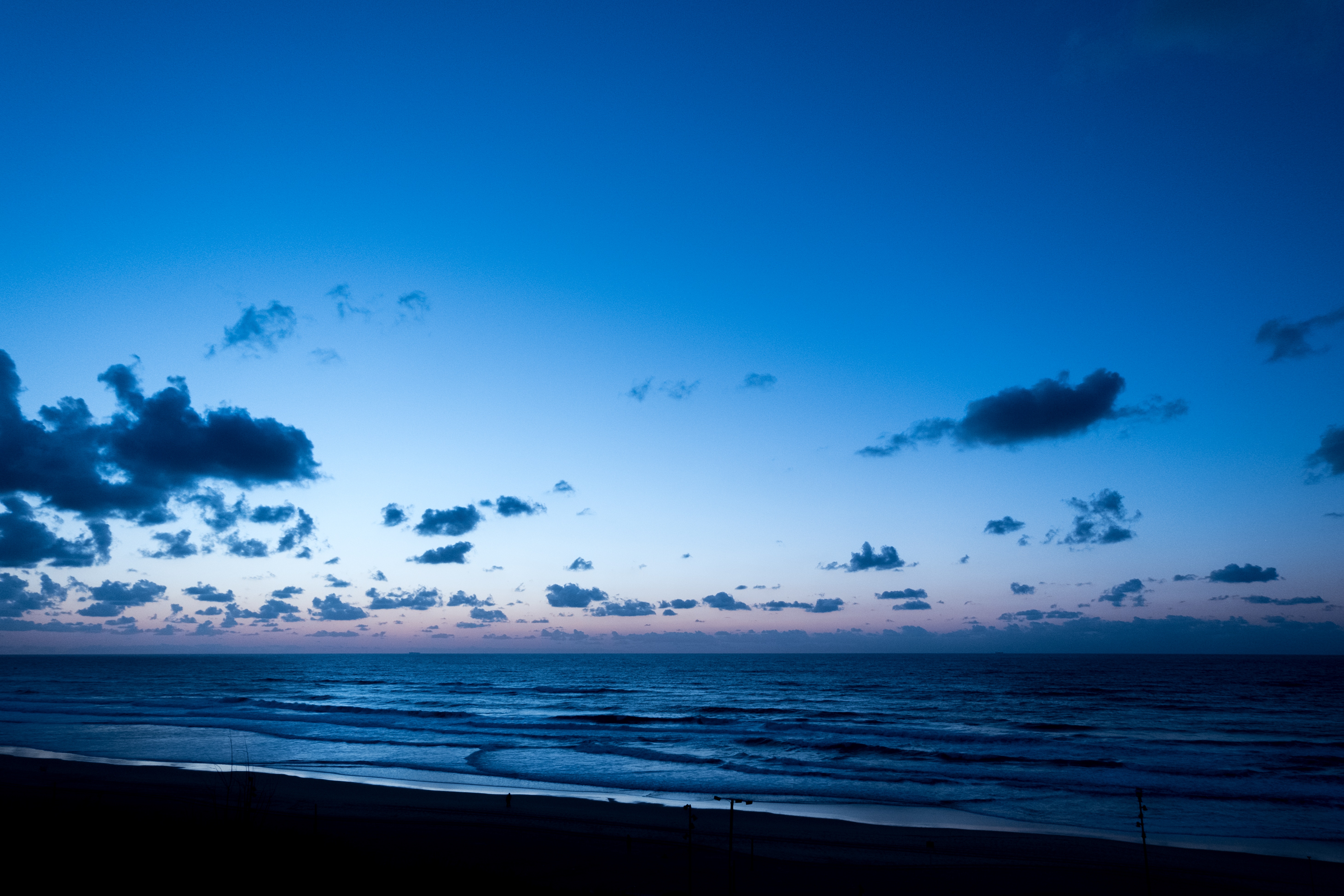 Laden Sie das Natur, Sunset, Horizont, Bank, Dämmerung, Twilight, Clouds, Sea, Ufer-Bild kostenlos auf Ihren PC-Desktop herunter