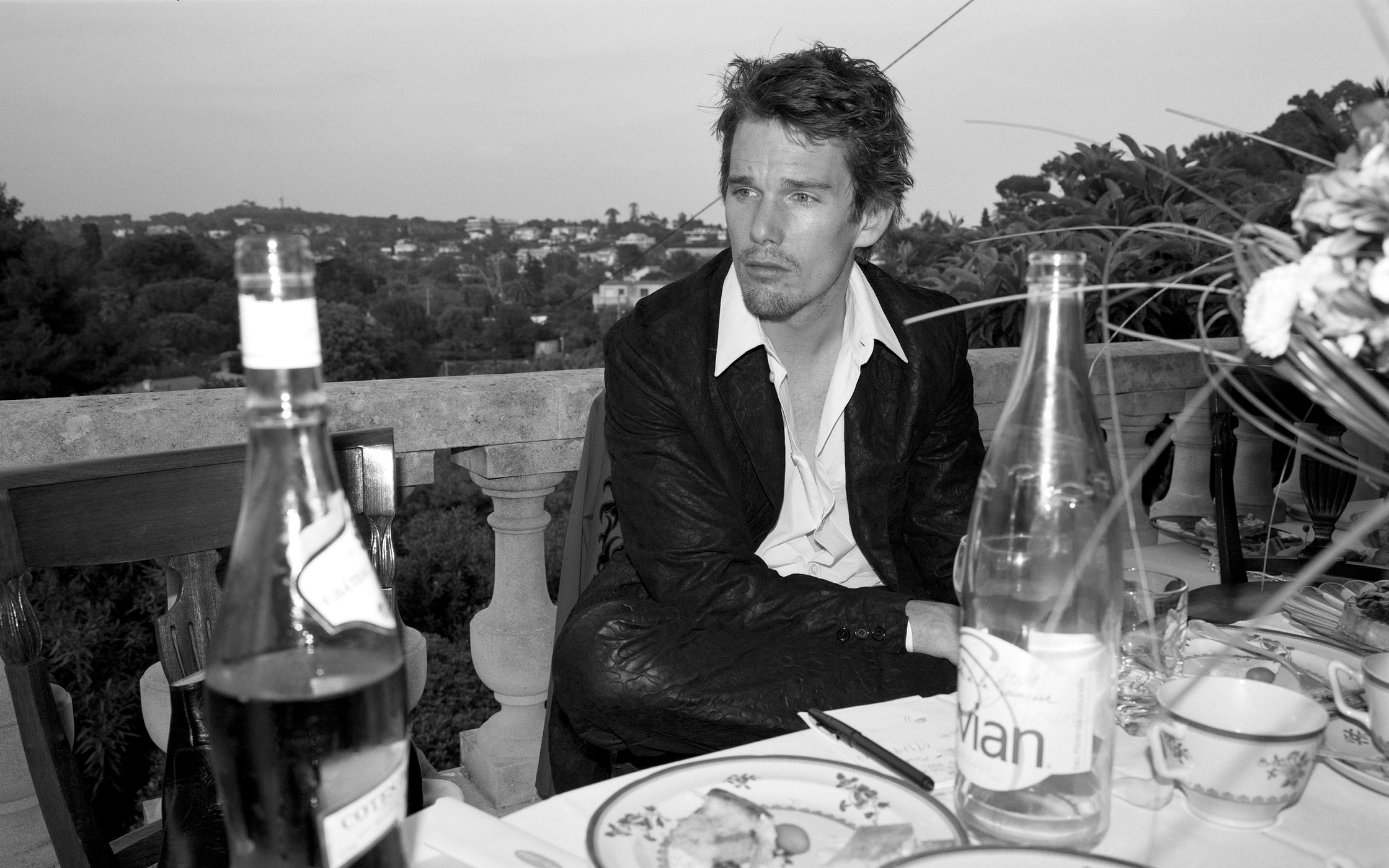 Download mobile wallpaper American, Celebrity, Black & White, Actor, Ethan Hawke for free.