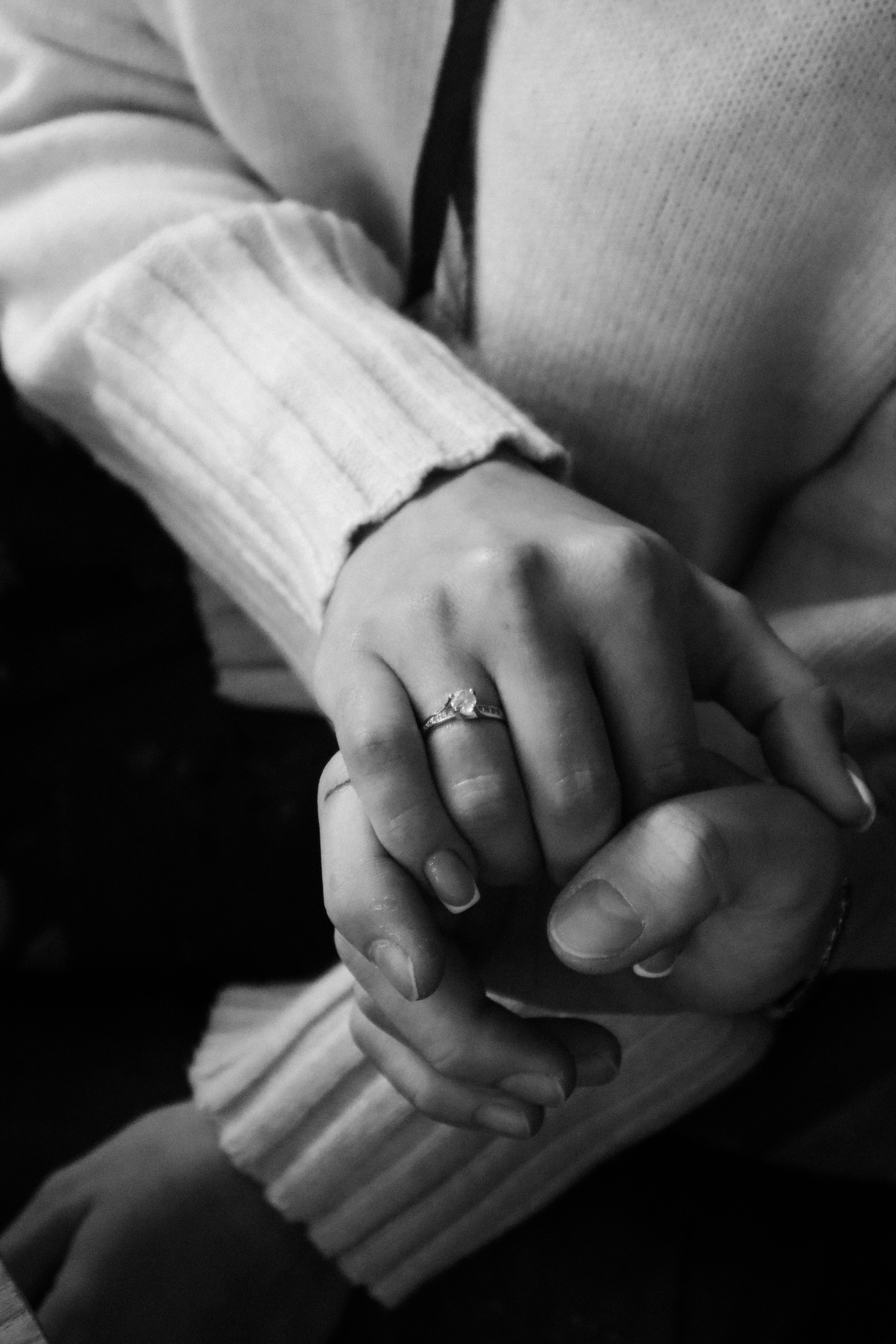 Download mobile wallpaper Chb, Bw, Hands, Touching, Touch, Love for free.