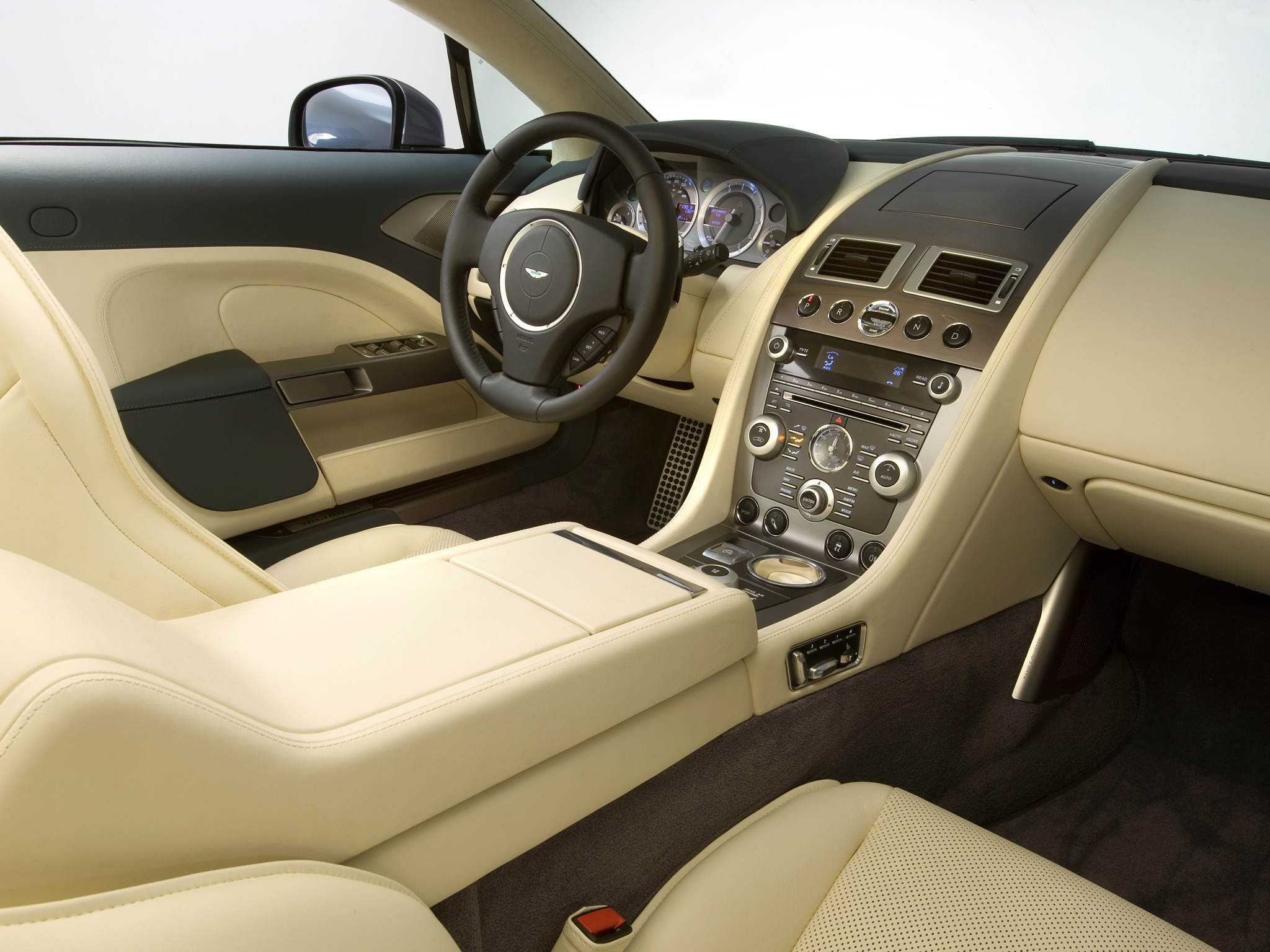 Descarga gratis la imagen Interior, Aston Martin, Coches, Volante, Timón, Salón, 2009, Rapide, Velocímetro en el escritorio de tu PC