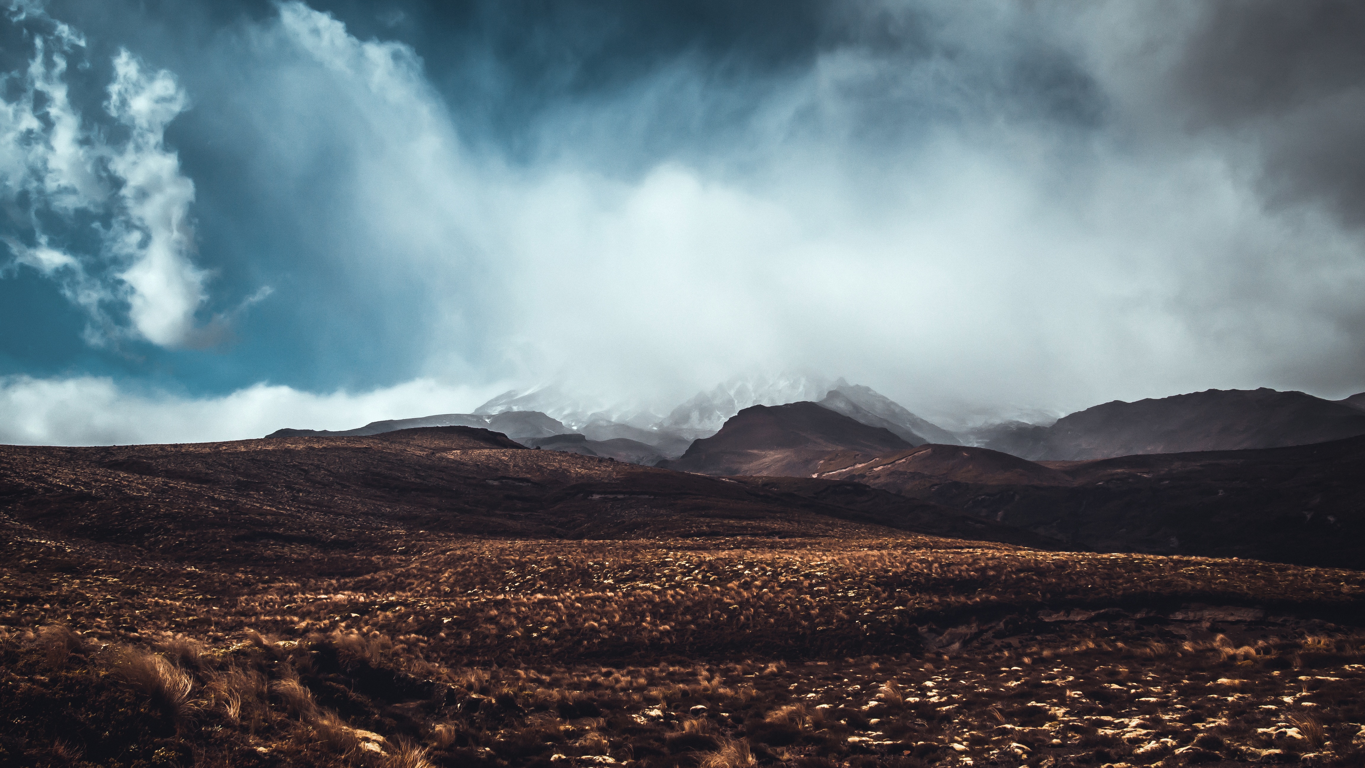 Handy-Wallpaper Clouds, Nebel, Natur, Mountains kostenlos herunterladen.