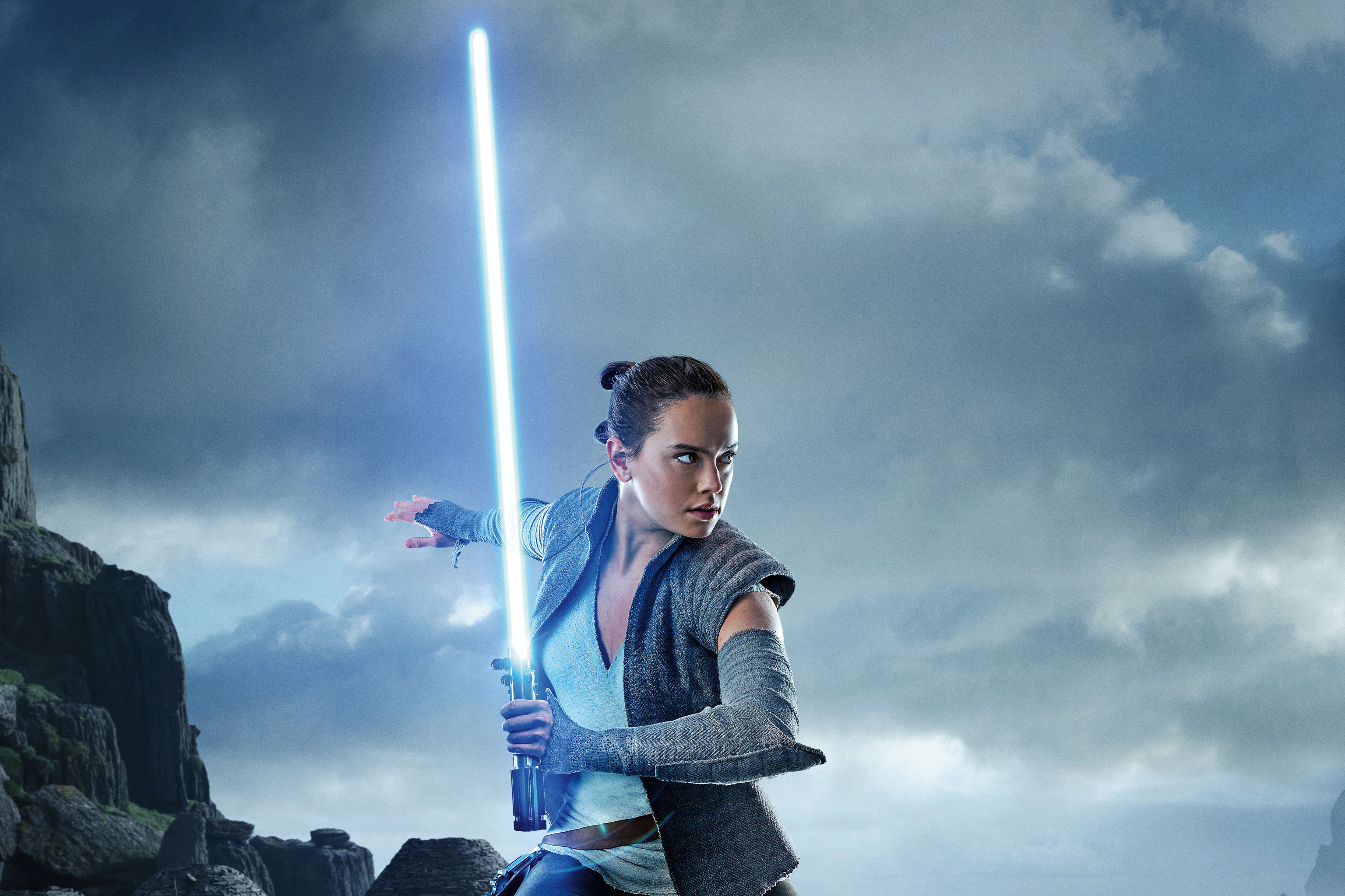 Laden Sie das Lichtschwert, Filme, Krieg Der Sterne, Jedi, Daisy Ridley, Rei (Star Wars), Star Wars: Die Letzten Jedi-Bild kostenlos auf Ihren PC-Desktop herunter