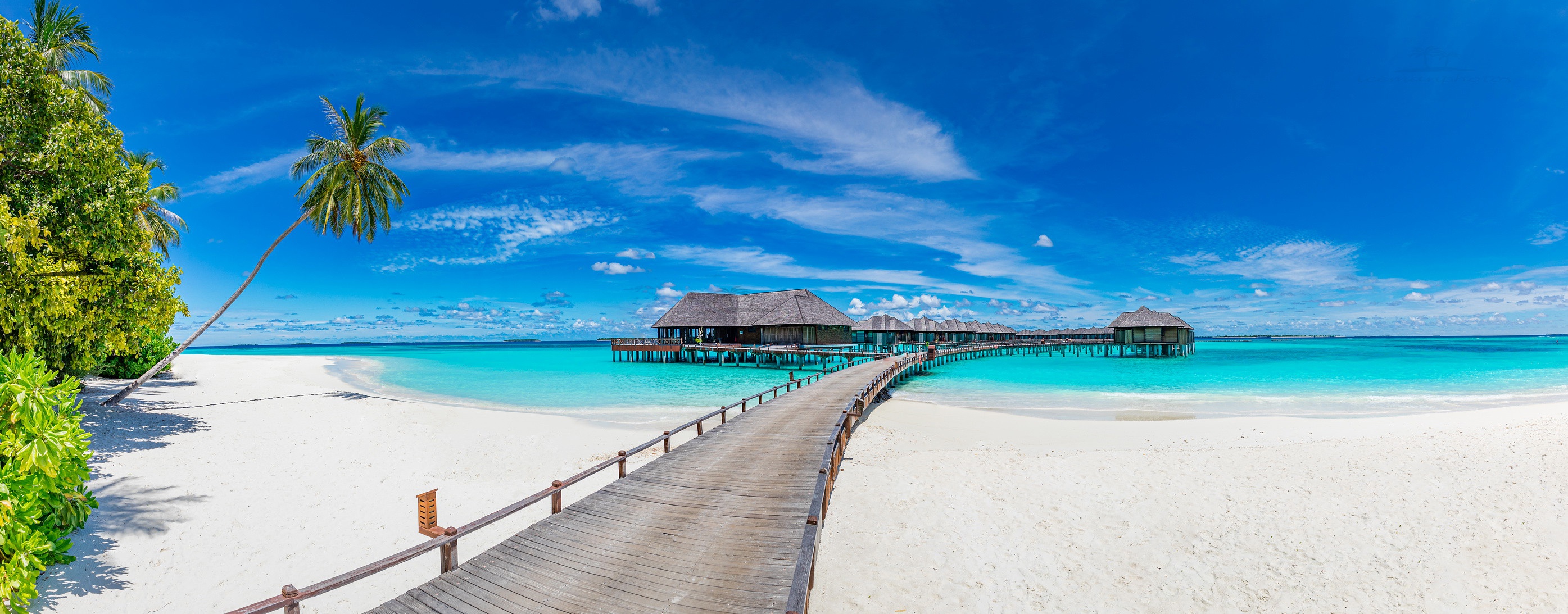 Скачать картинку Пляж, Песок, Тропический, Мальдивы, Бунгало, Фотографии, Праздничный День в телефон бесплатно.