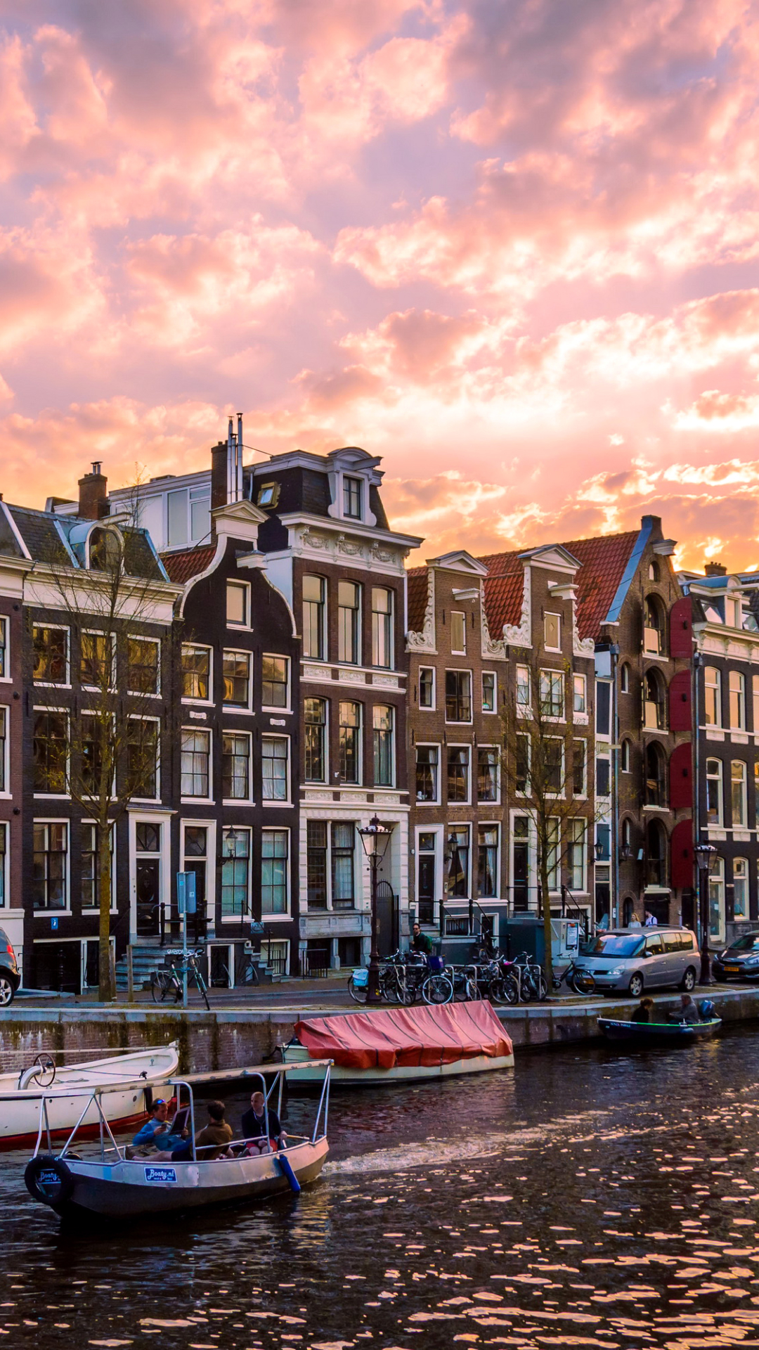 Скачать картинку Города, Дом, Лодка, Нидерланды, Канал, Амстердам, Сделано Человеком в телефон бесплатно.