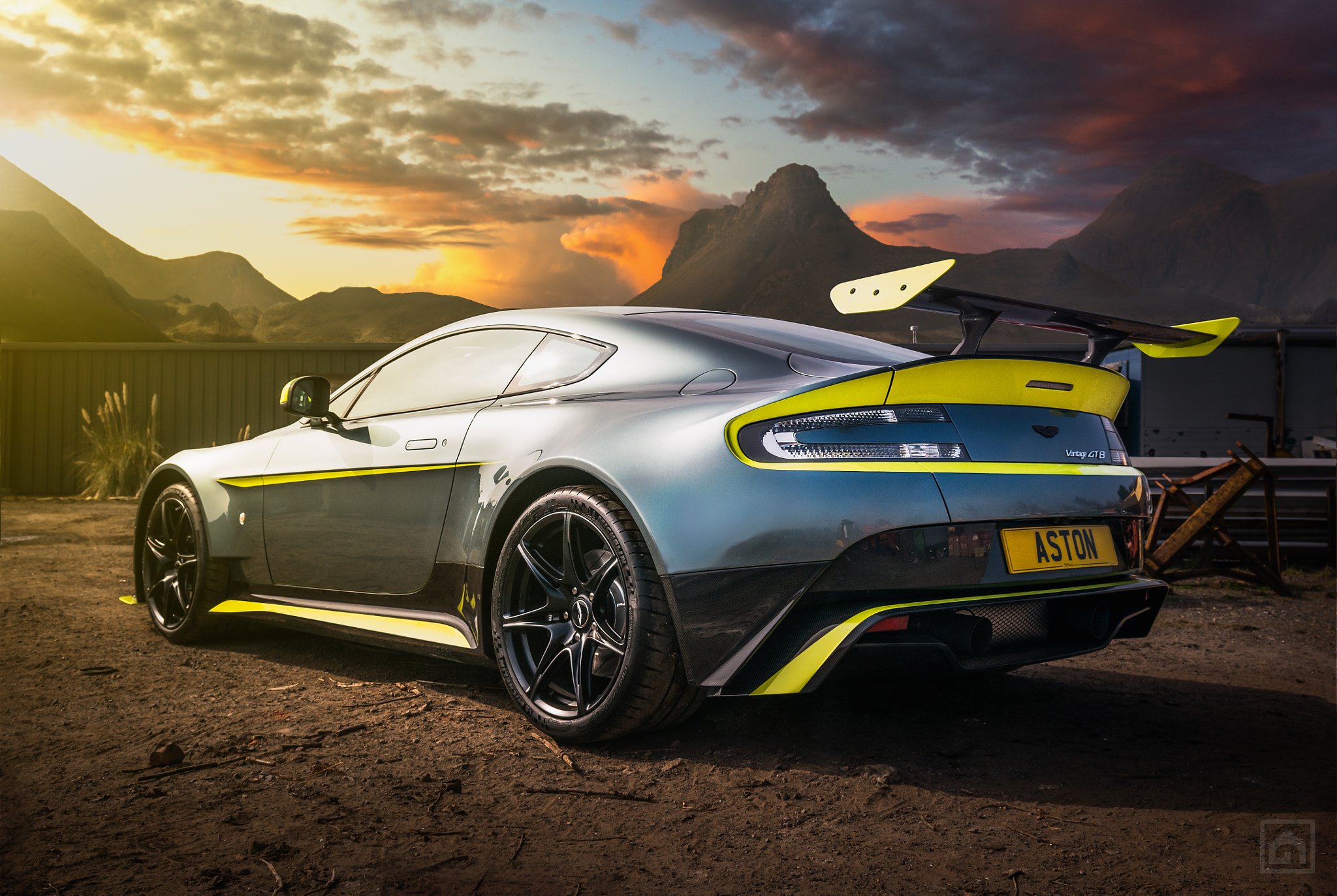 Los mejores fondos de pantalla de Aston Martin Vantage Gt8 para la pantalla del teléfono