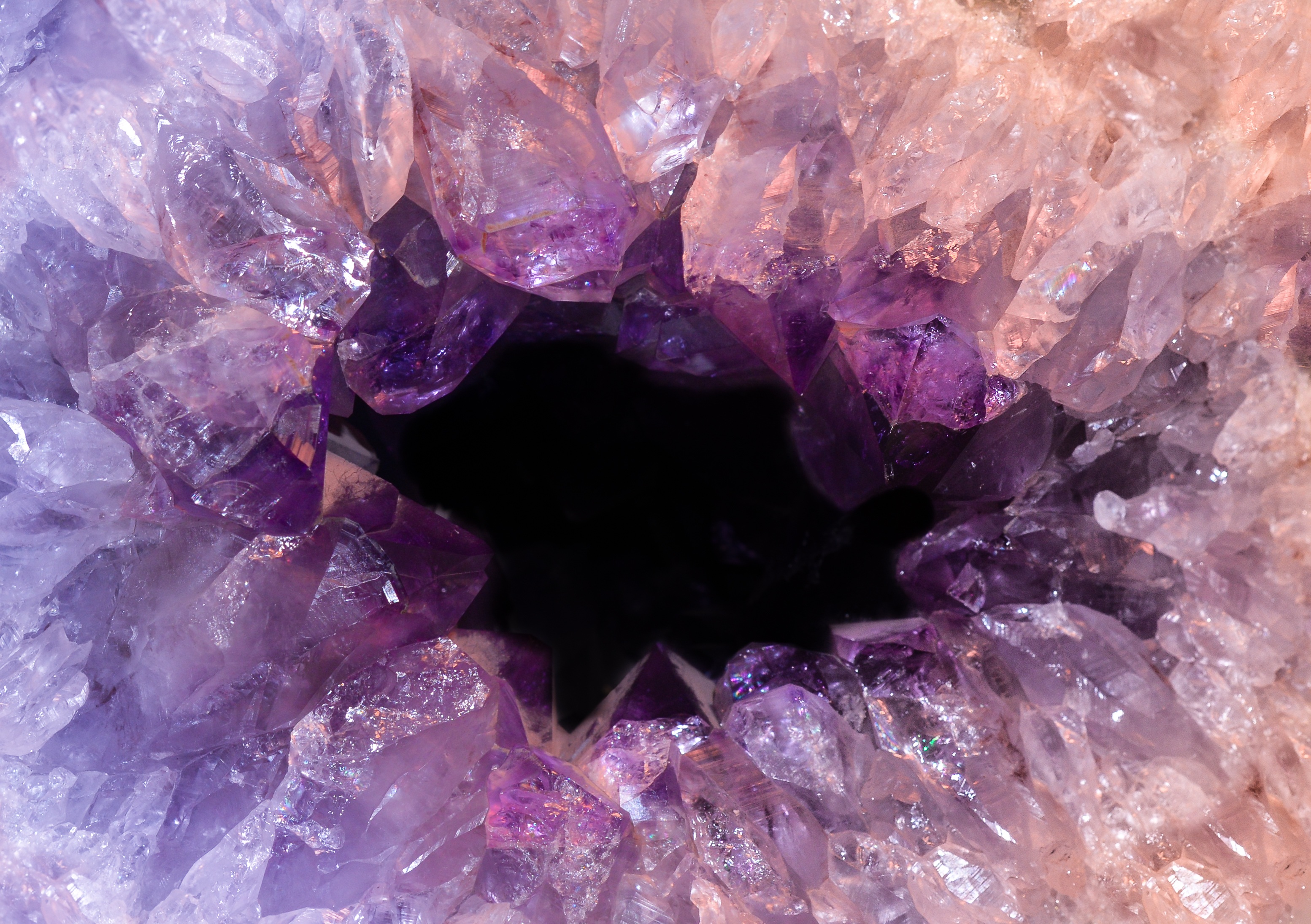 753044 скачать обои фиолетовый, кварц, аметист, минеральная, земля/природа, кристалл, драгоценный камень, пурпурный - заставки и картинки бесплатно