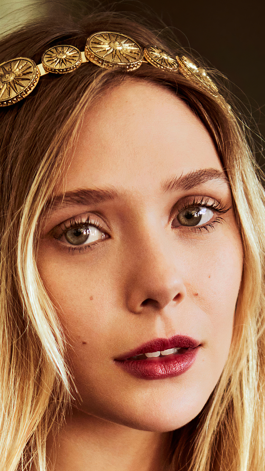 Download mobile wallpaper Blonde, Face, American, Celebrity, Actress, Lipstick, Elizabeth Olsen for free.