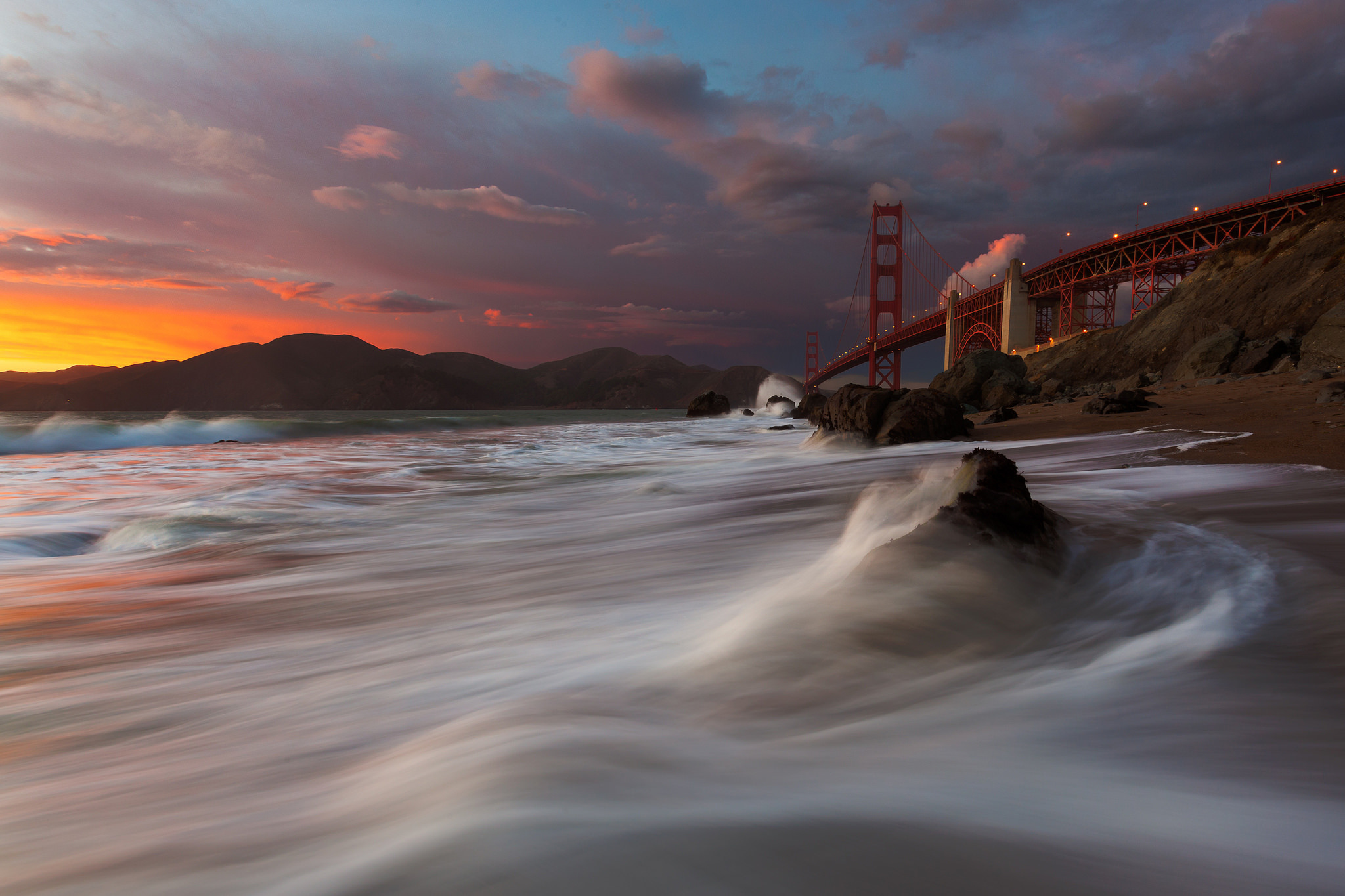 Download mobile wallpaper Bridges, Ocean, Bridge, Wave, Golden Gate, Man Made for free.