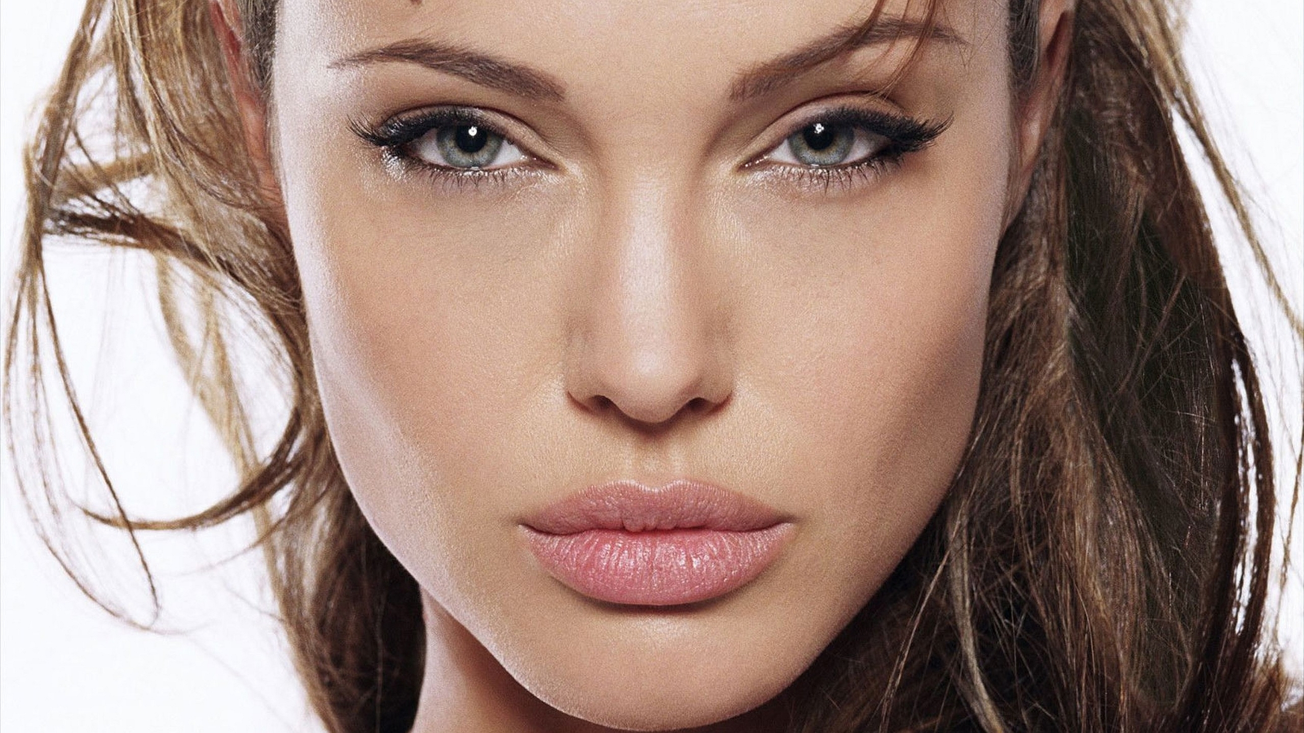 Baixar papel de parede para celular de Angelina Jolie, Celebridade gratuito.