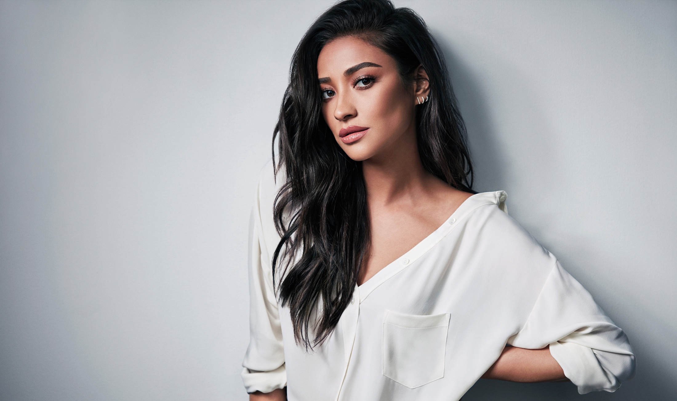 celebrity, shay mitchell, actress, black hair, brown eyes, canadian, model