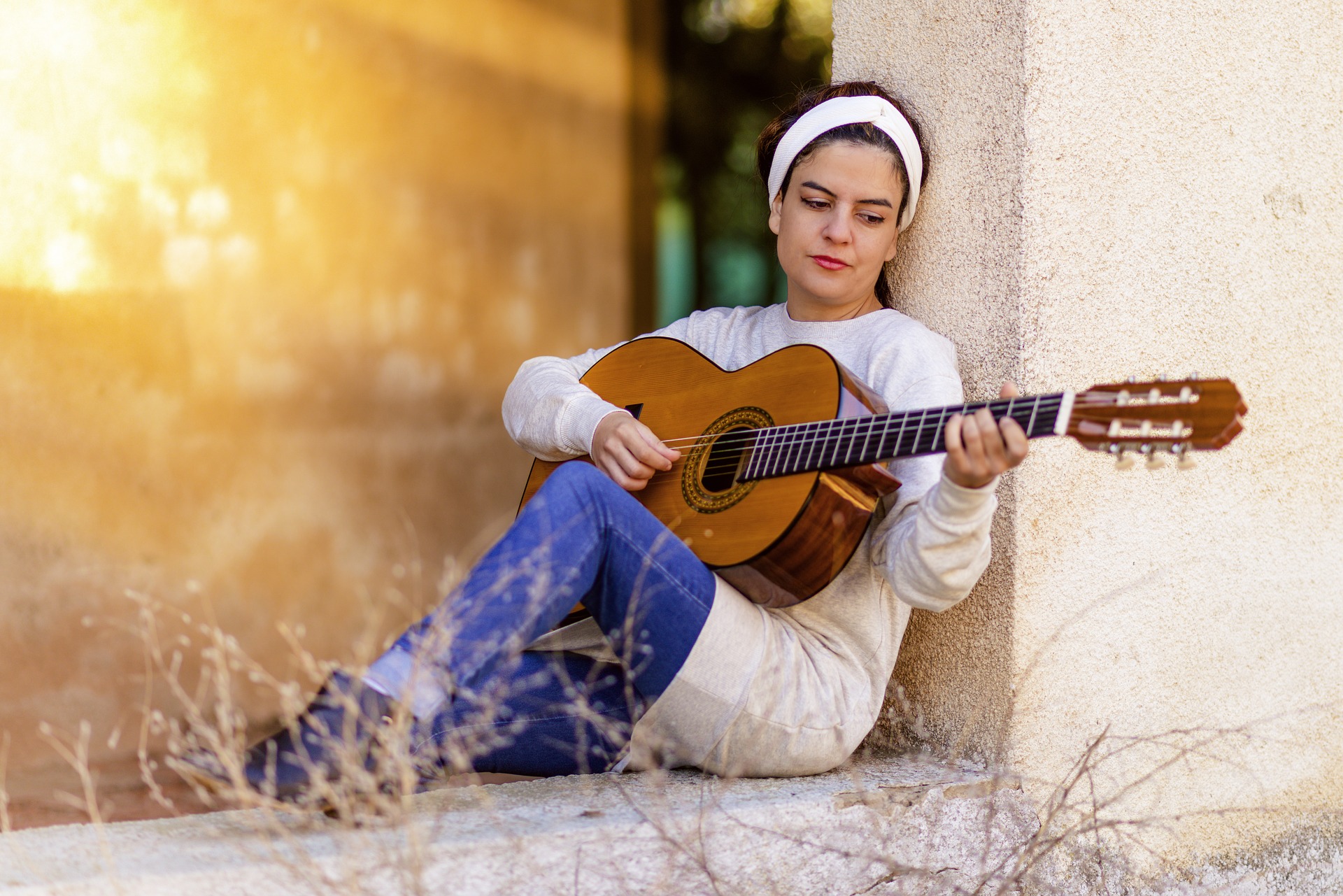 Download mobile wallpaper Music, Guitar, Women for free.