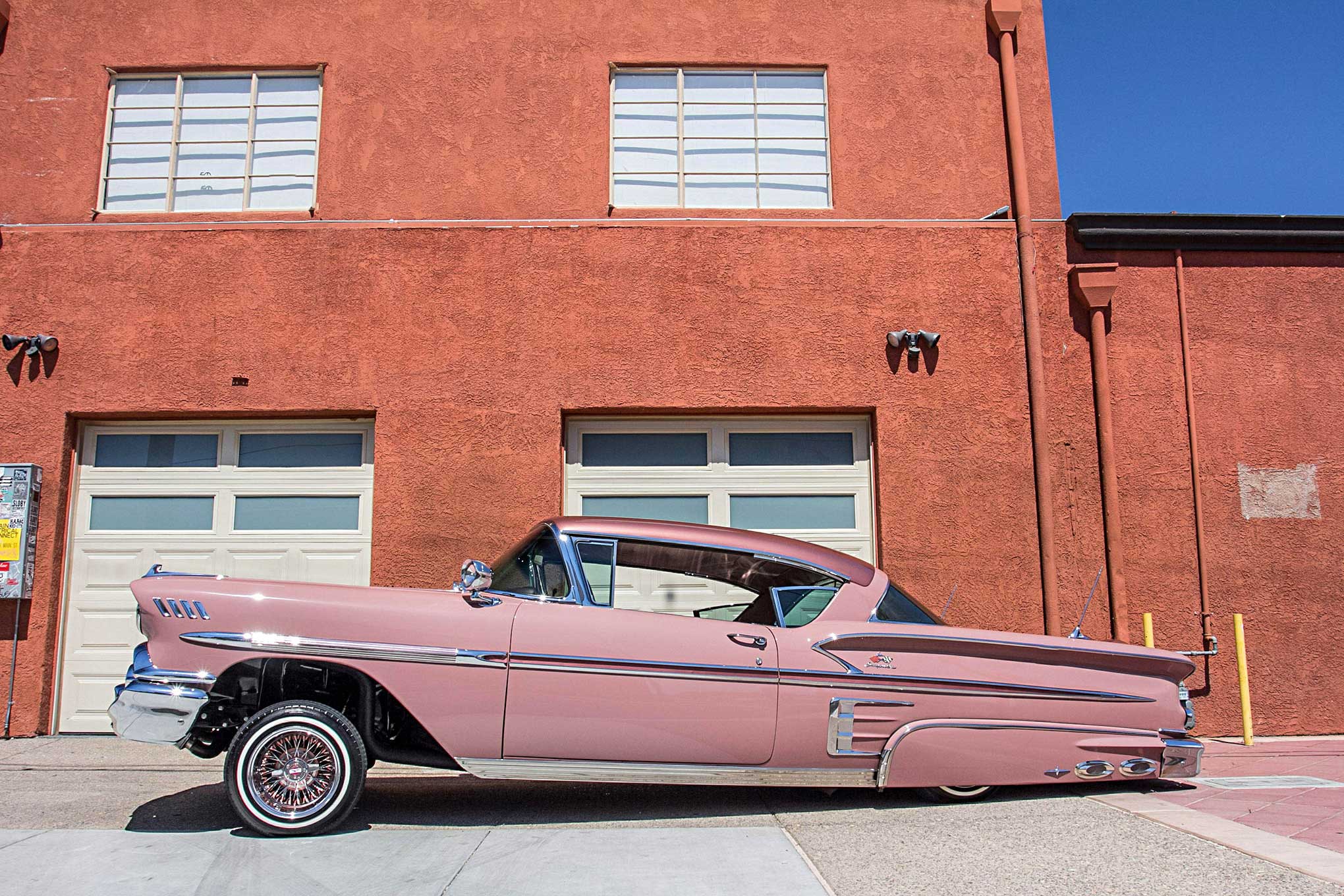 392720 descargar fondo de pantalla vehículos, chevrolet impala, 1958 chevrolet impala, lowrider, coche musculoso, coche rosa, chevrolet: protectores de pantalla e imágenes gratis