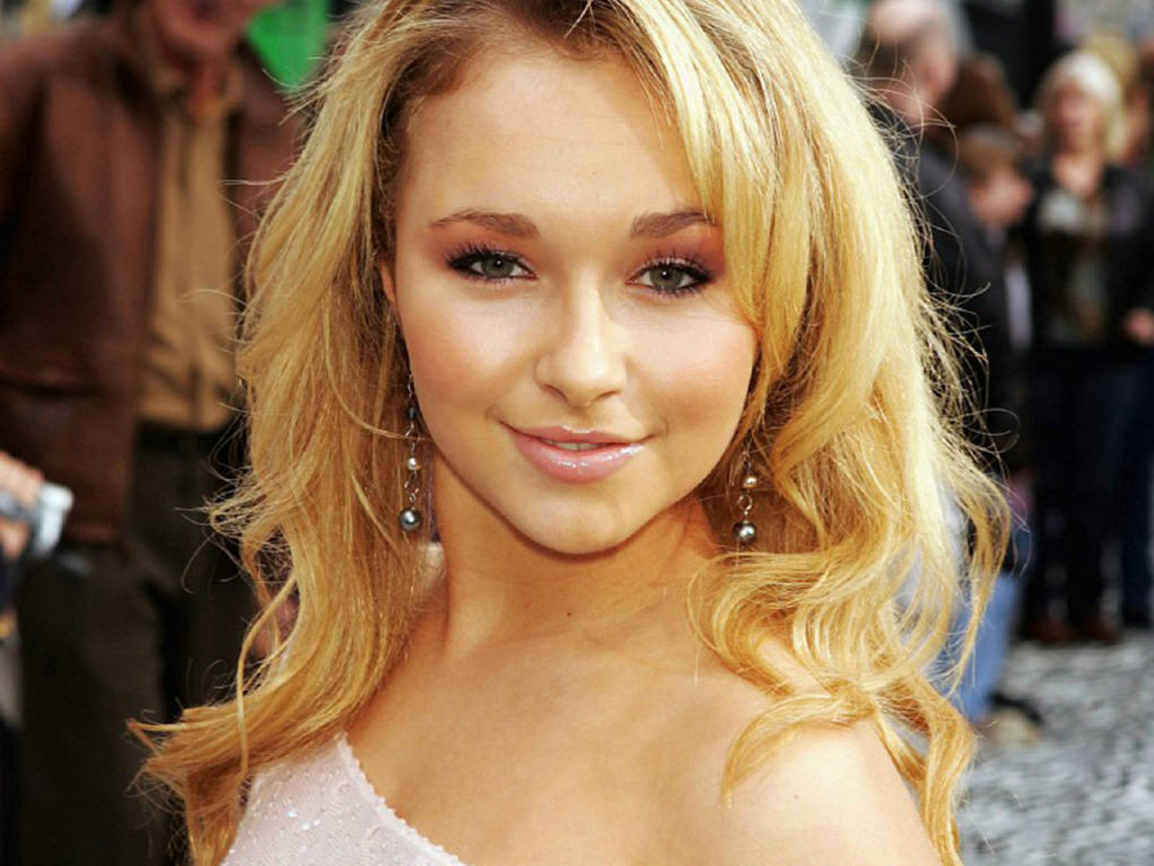 Download mobile wallpaper Hayden Panettiere, Celebrity for free.