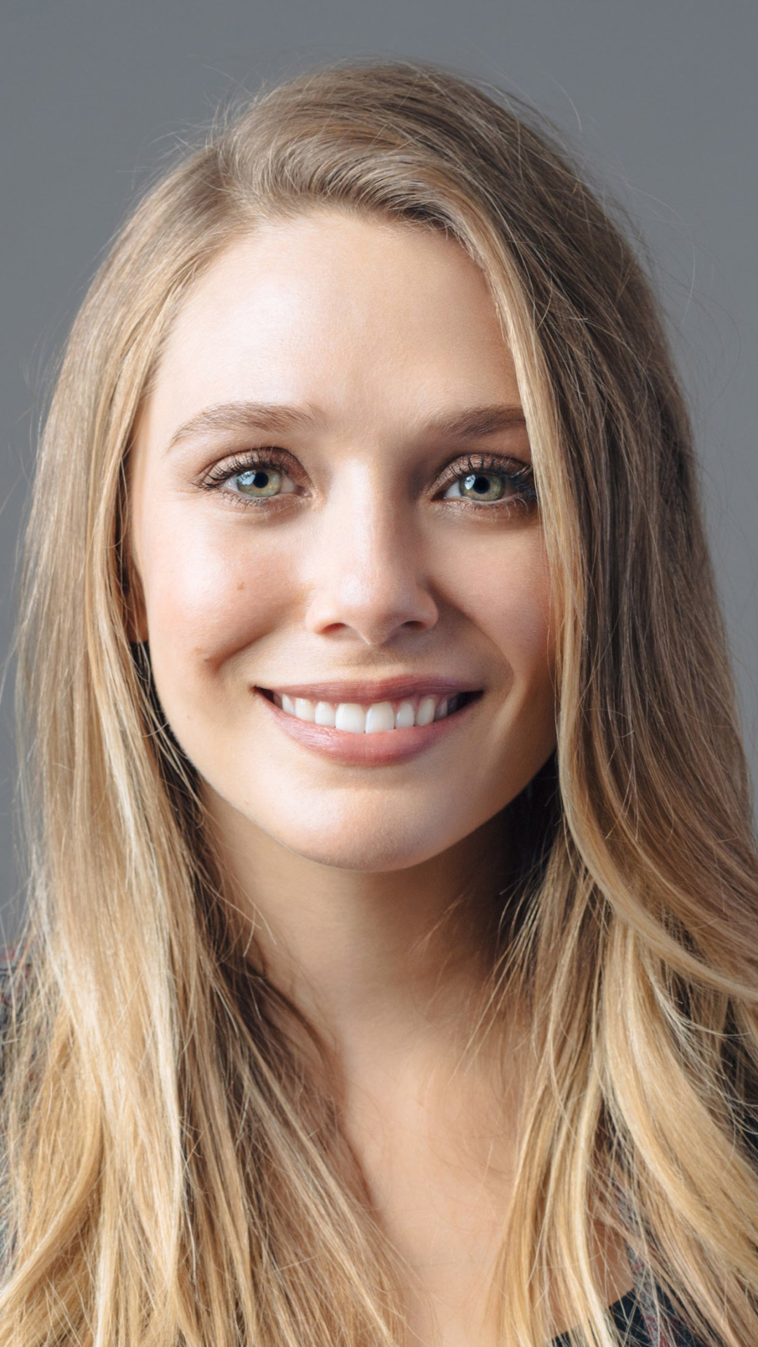 Download mobile wallpaper Smile, Blonde, Green Eyes, American, Celebrity, Actress, Elizabeth Olsen for free.