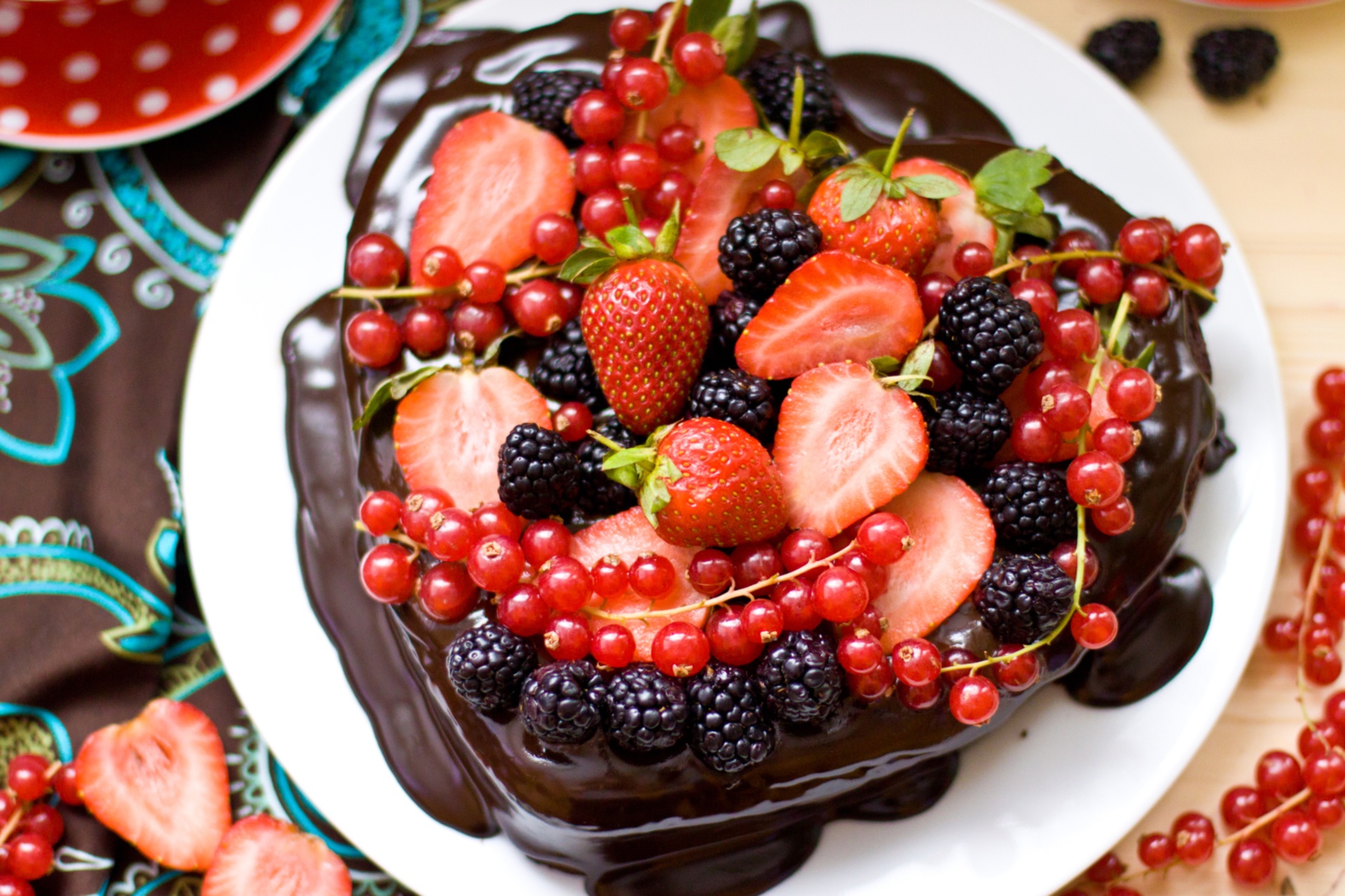 Free download wallpaper Food, Strawberry, Blackberry, Cake, Berry, Fruit, Currants, Pastry on your PC desktop