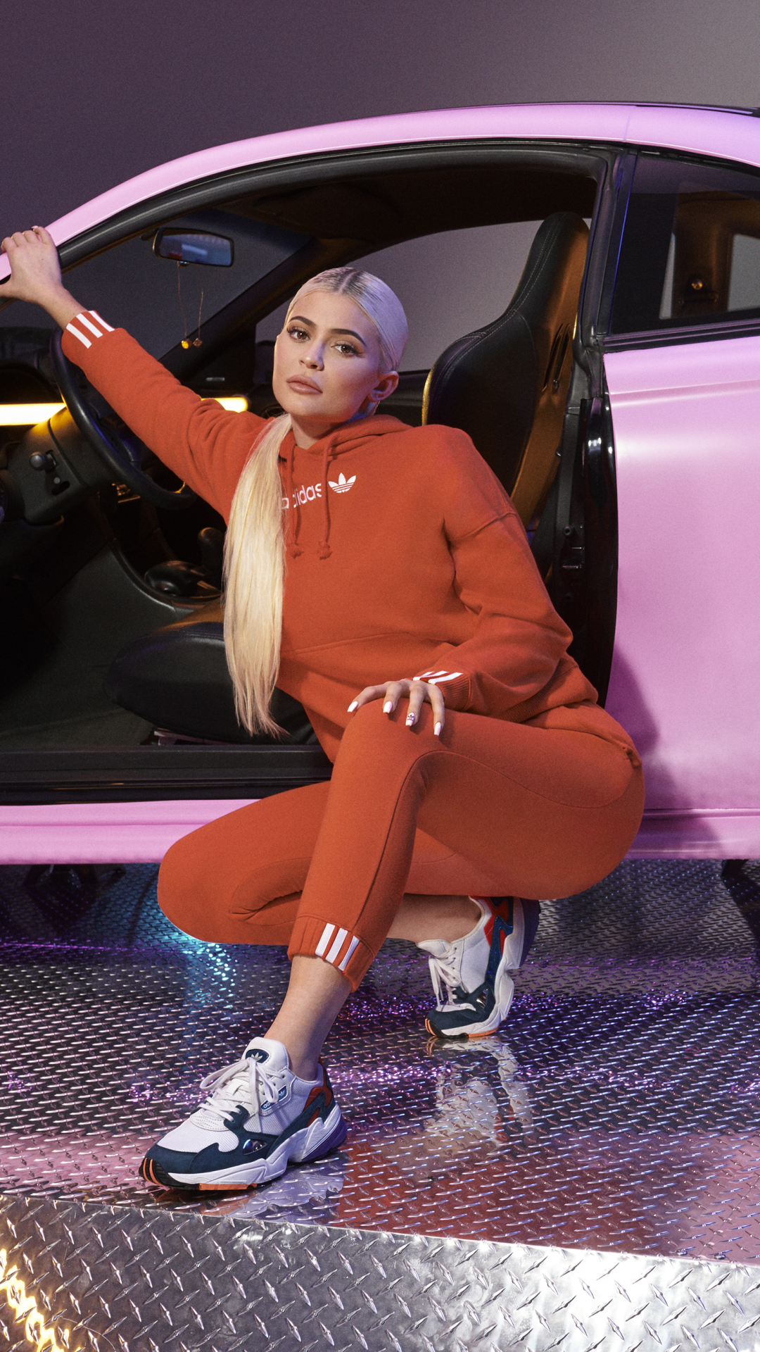 Handy-Wallpaper Auto, Autos, Blond, Blondinen, Berühmtheiten, Kylie Jenner kostenlos herunterladen.