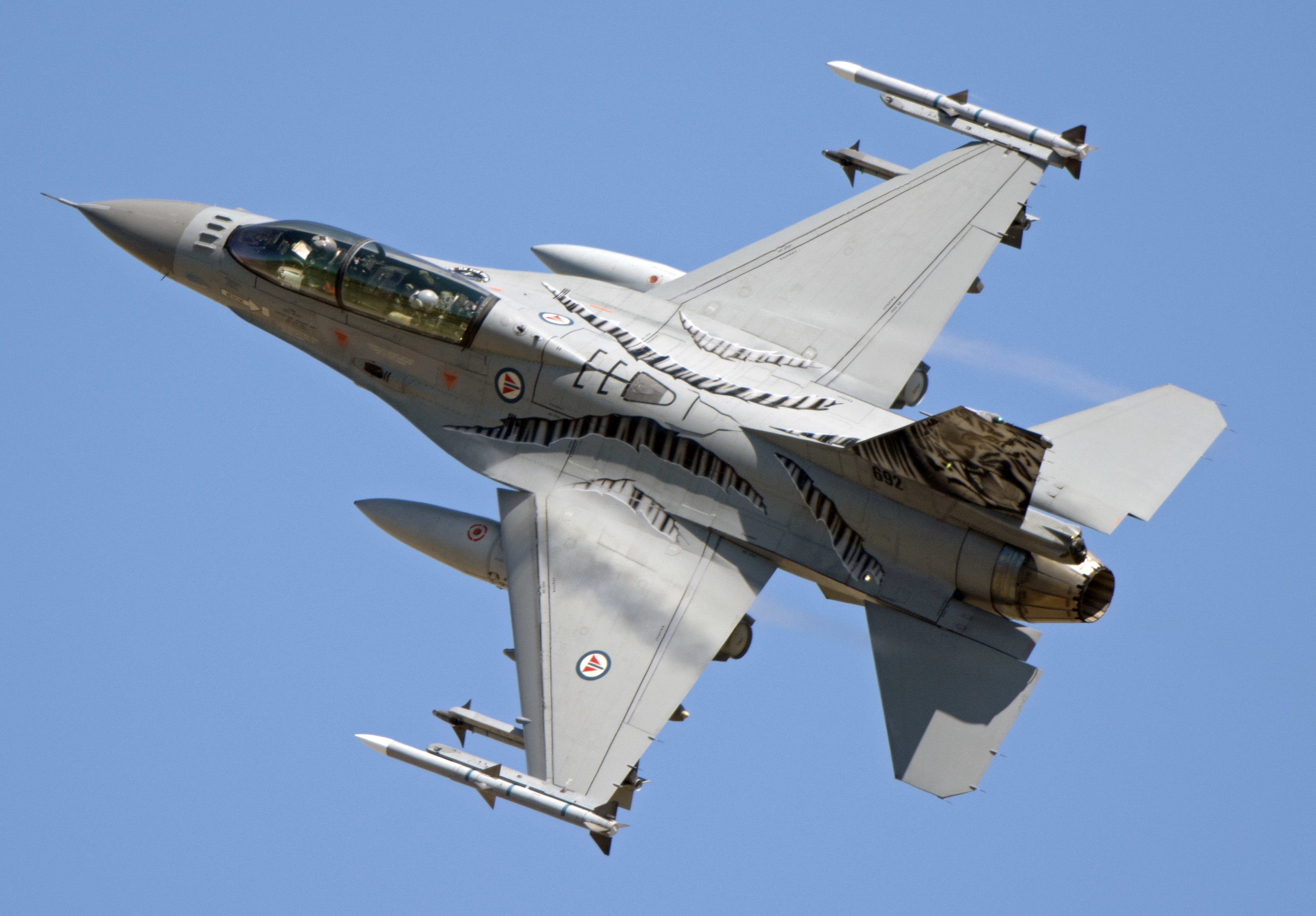 PCデスクトップに戦闘機, ジェット戦闘機, 軍隊, ジェネラルダイナミクス F 16 ファイティングファルコン画像を無料でダウンロード