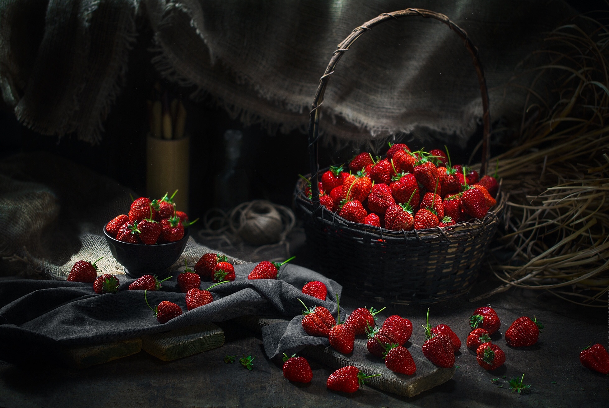 Laden Sie das Erdbeere, Frucht, Korb, Nahrungsmittel, Stillleben, Früchte-Bild kostenlos auf Ihren PC-Desktop herunter