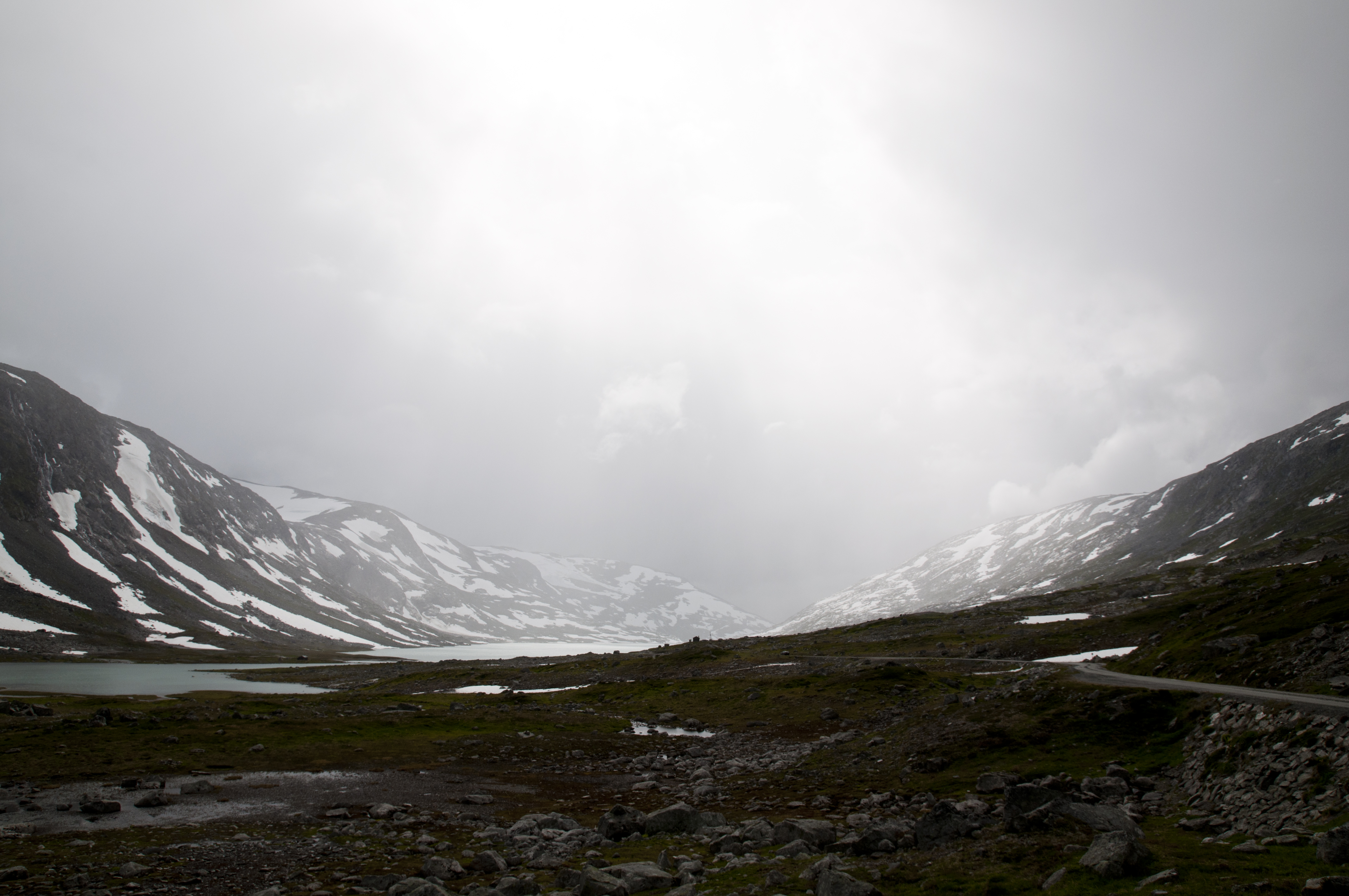 149764 Hintergrundbild herunterladen natur, mountains, schnee, see, nebel, senke, tal - Bildschirmschoner und Bilder kostenlos