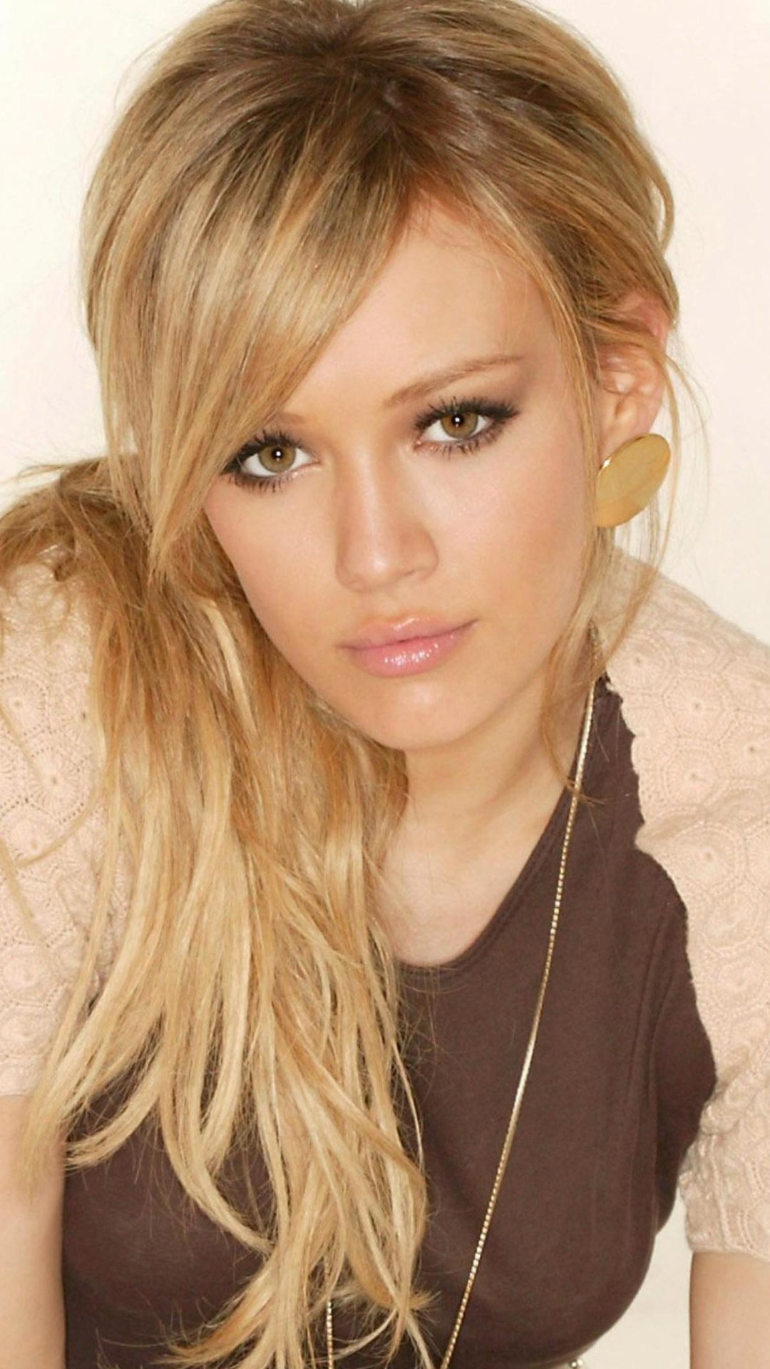 Download mobile wallpaper Celebrity, Hilary Duff for free.