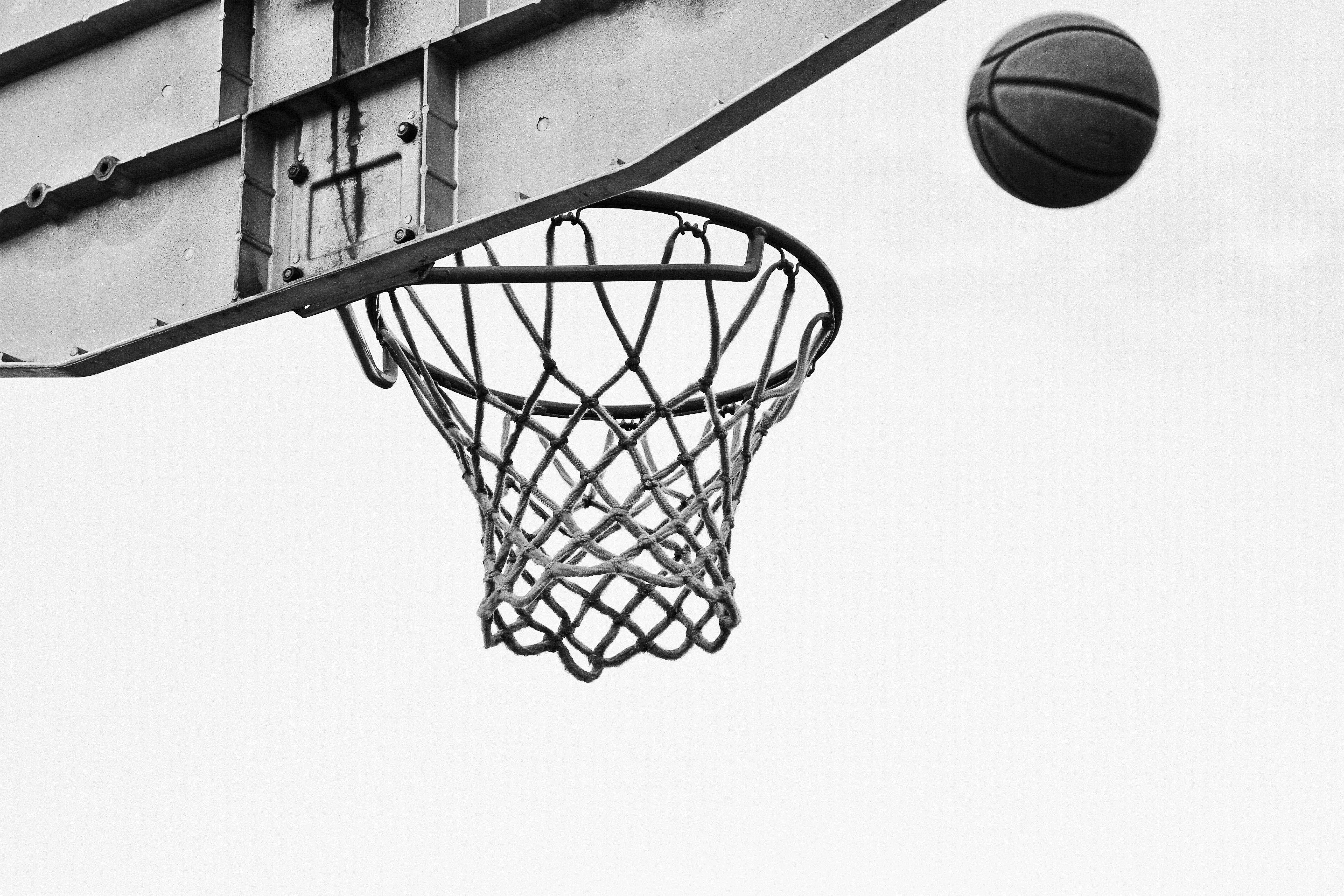 Download mobile wallpaper Ring, Chb, Grid, Bw, Sports, Basketball for free.