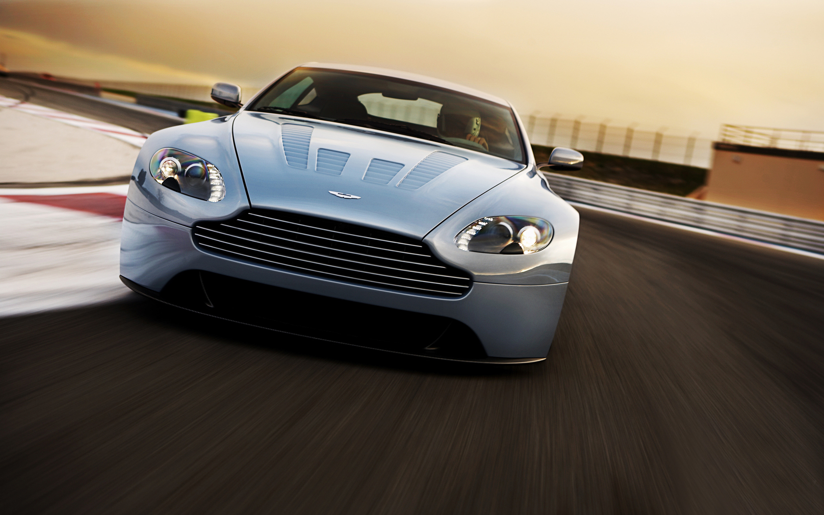 Download mobile wallpaper Aston Martin V12 Vantage, Aston Martin, Vehicles for free.