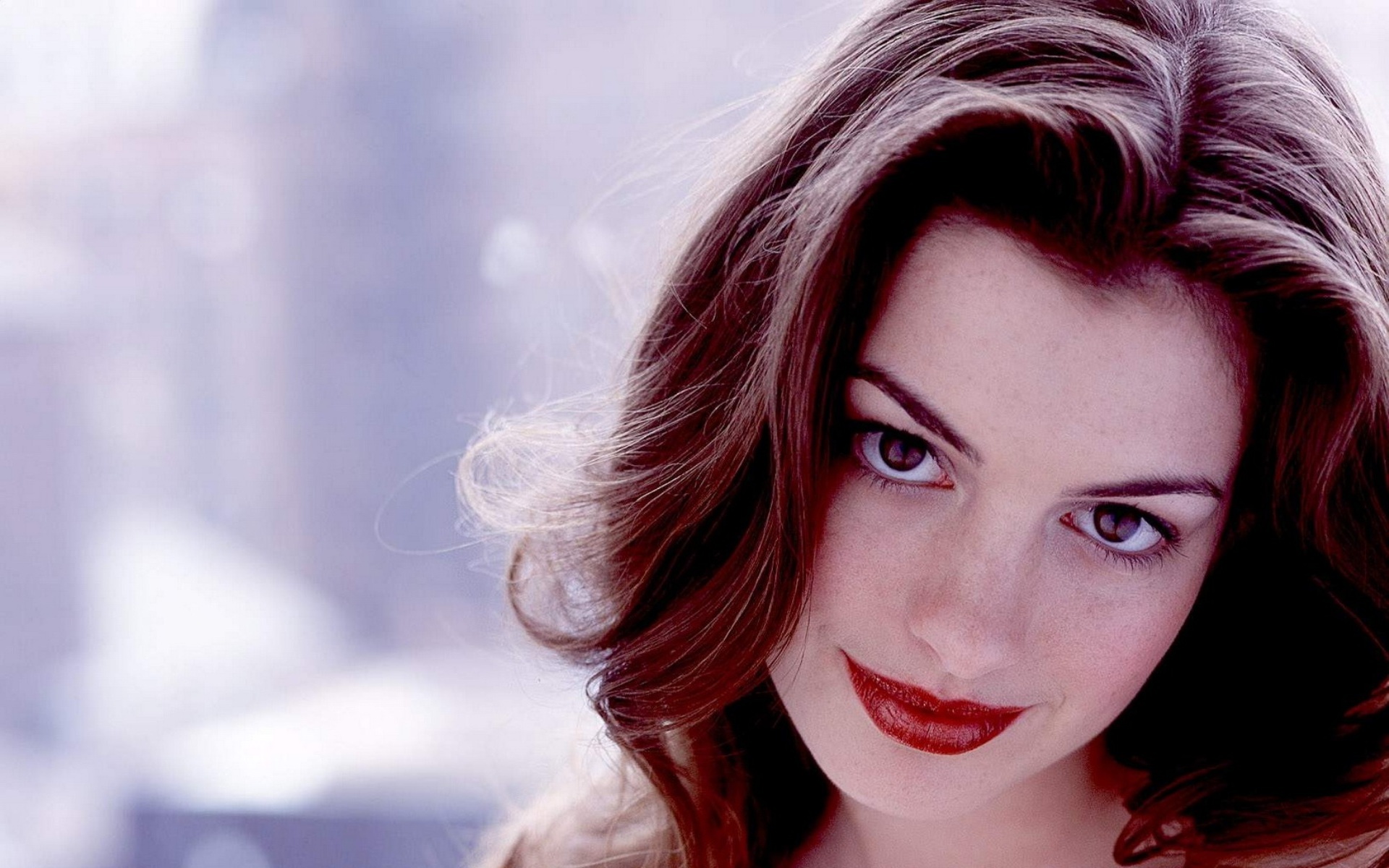 Baixar papel de parede para celular de Anne Hathaway, Celebridade, Enfrentar gratuito.