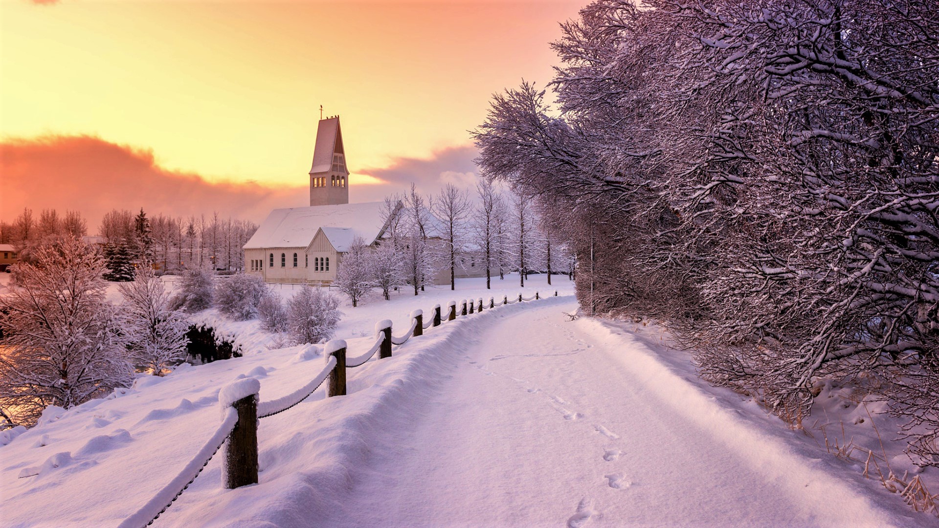 Скачати мобільні шпалери Зима, Сніг, Будівля, Дорога, Дерево, Церква, Фотографія безкоштовно.