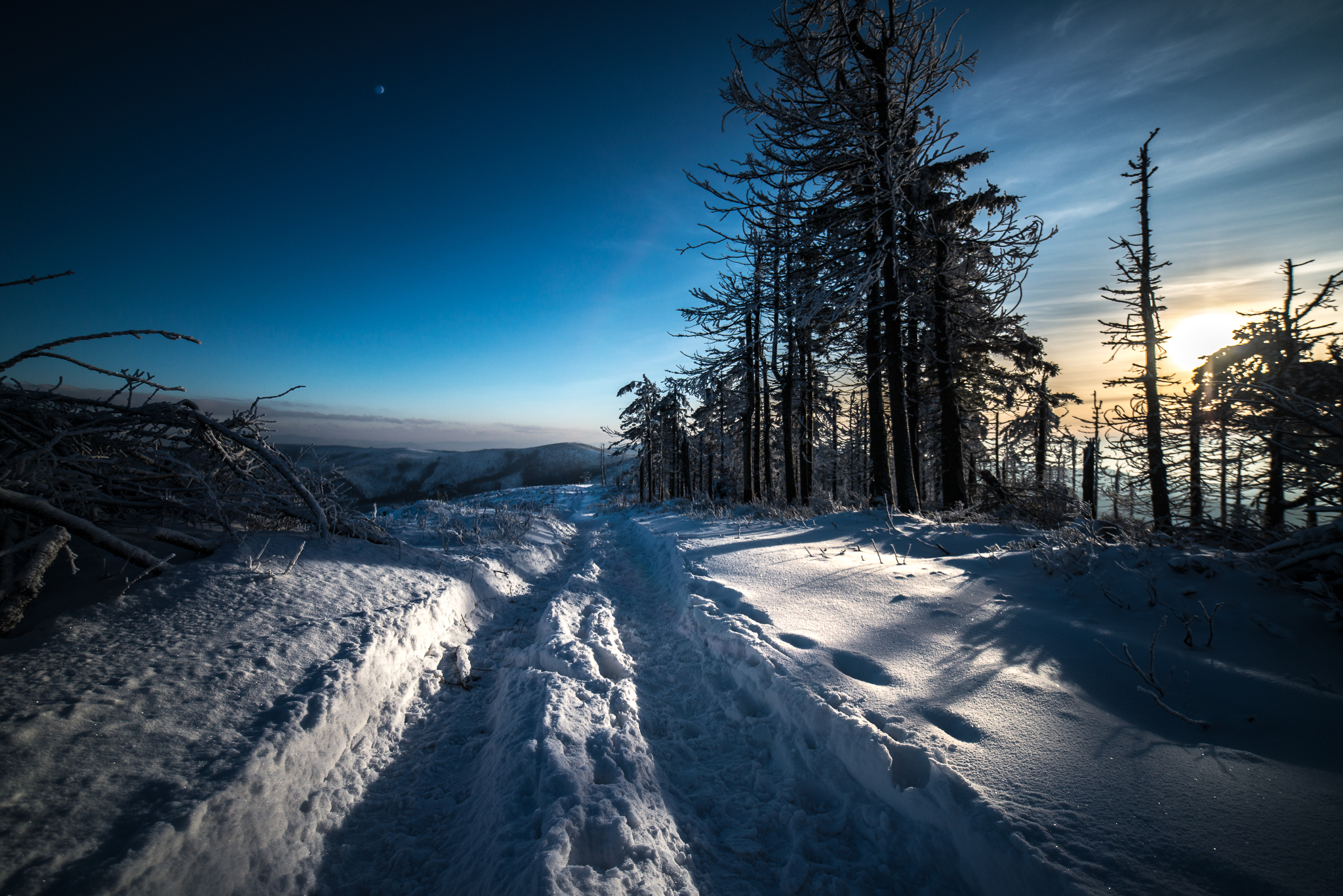 PCデスクトップに風景, 冬, 自然, 雪, 道, 地球, 太陽画像を無料でダウンロード