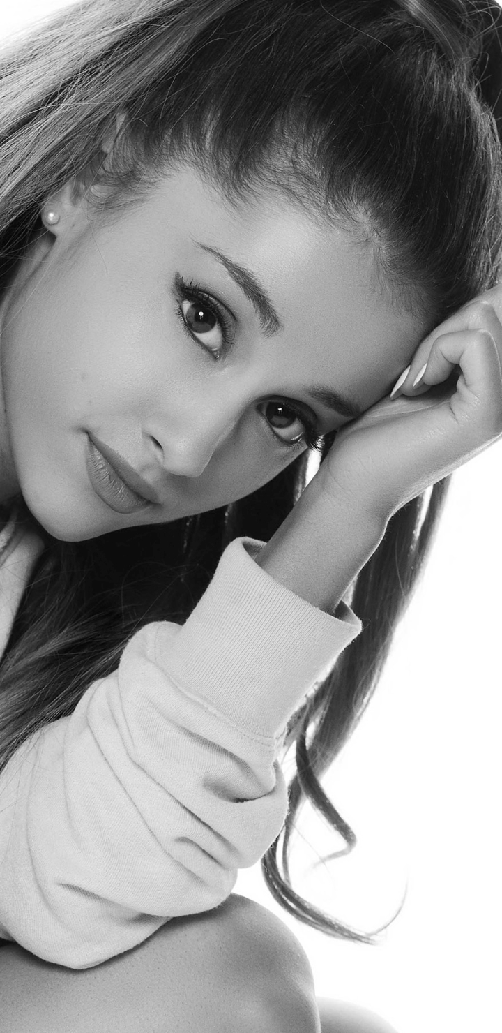 Download mobile wallpaper Monochrome, Singer, Celebrity, Black & White, Ariana Grande for free.