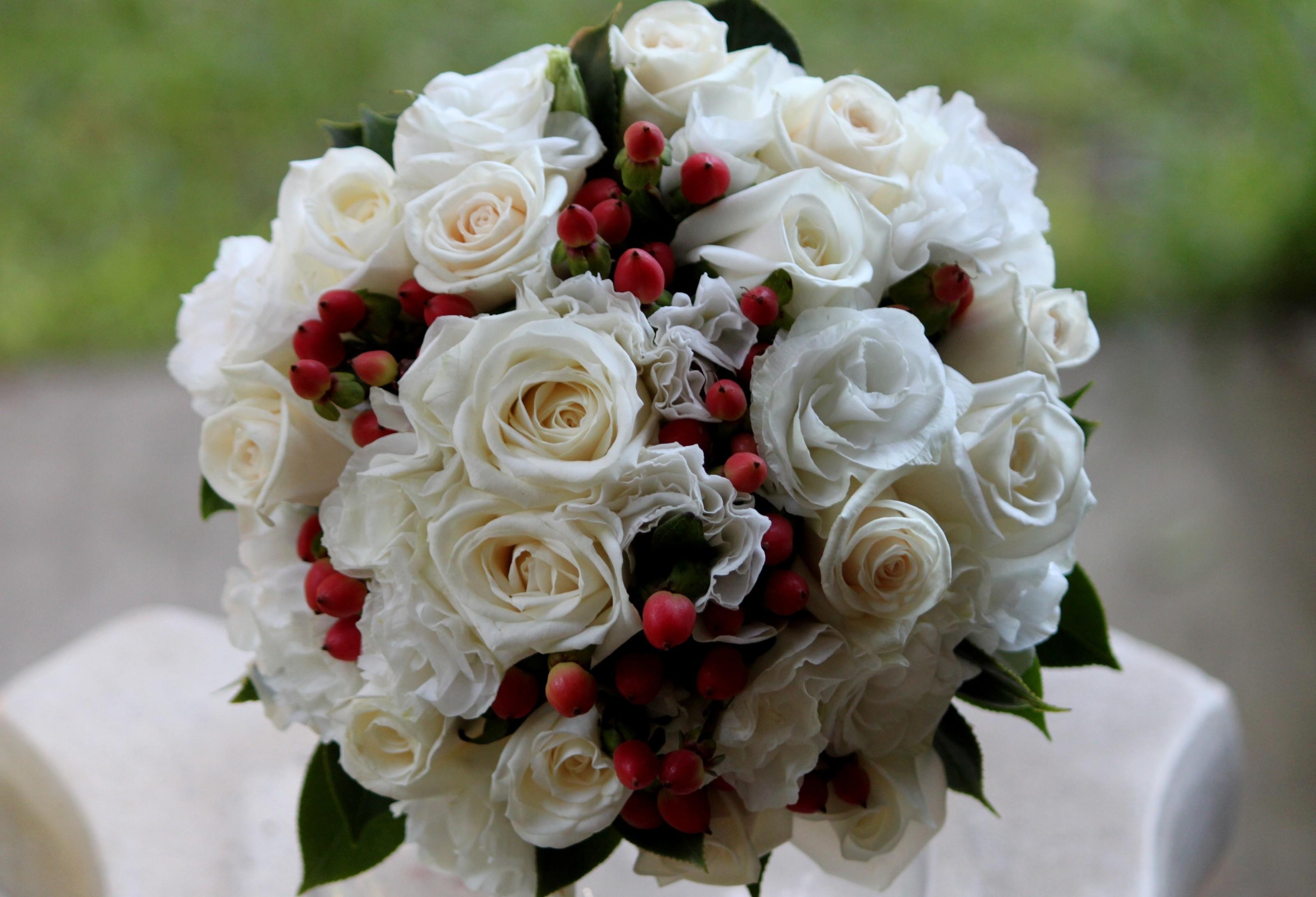typography, flowers, roses, berries, registration, bouquet, handsomely, it's beautiful QHD