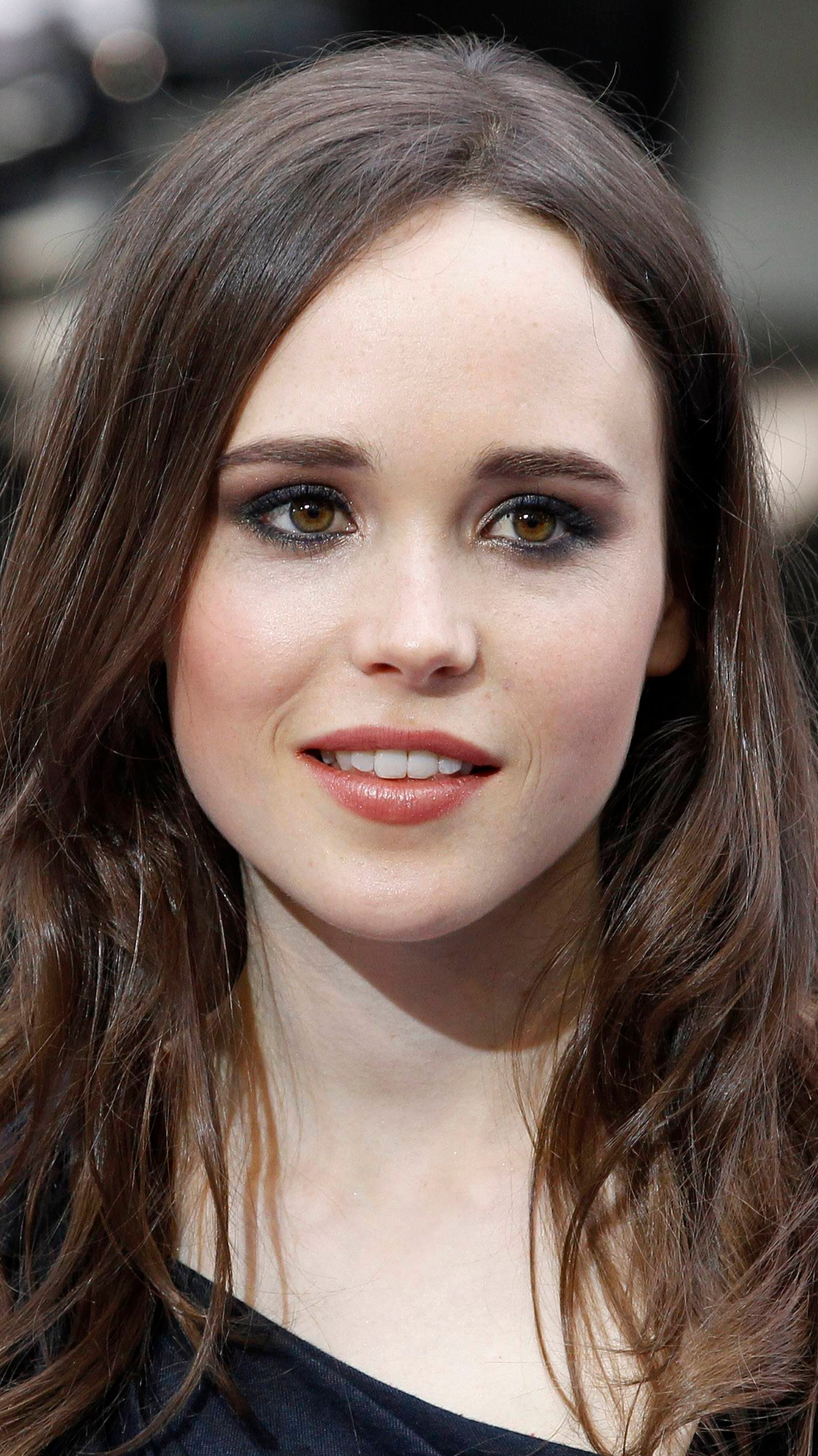 Download mobile wallpaper Celebrity, Ellen Page for free.