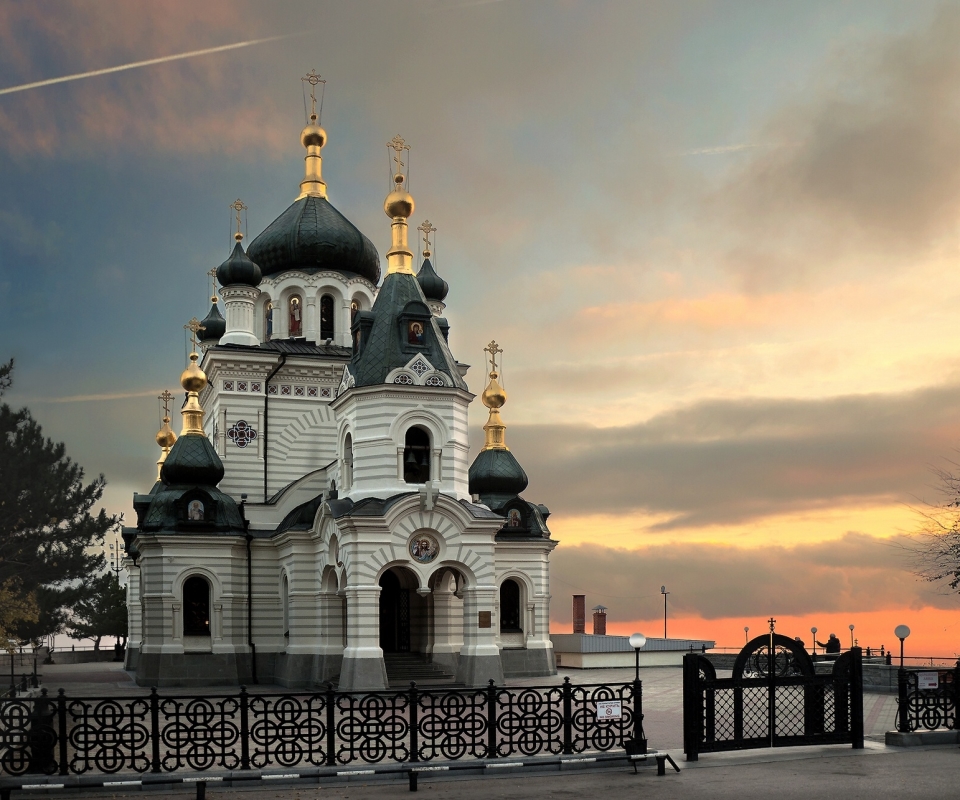 Download mobile wallpaper Sunset, Architecture, Russia, Church, Gate, Churches, Religious for free.