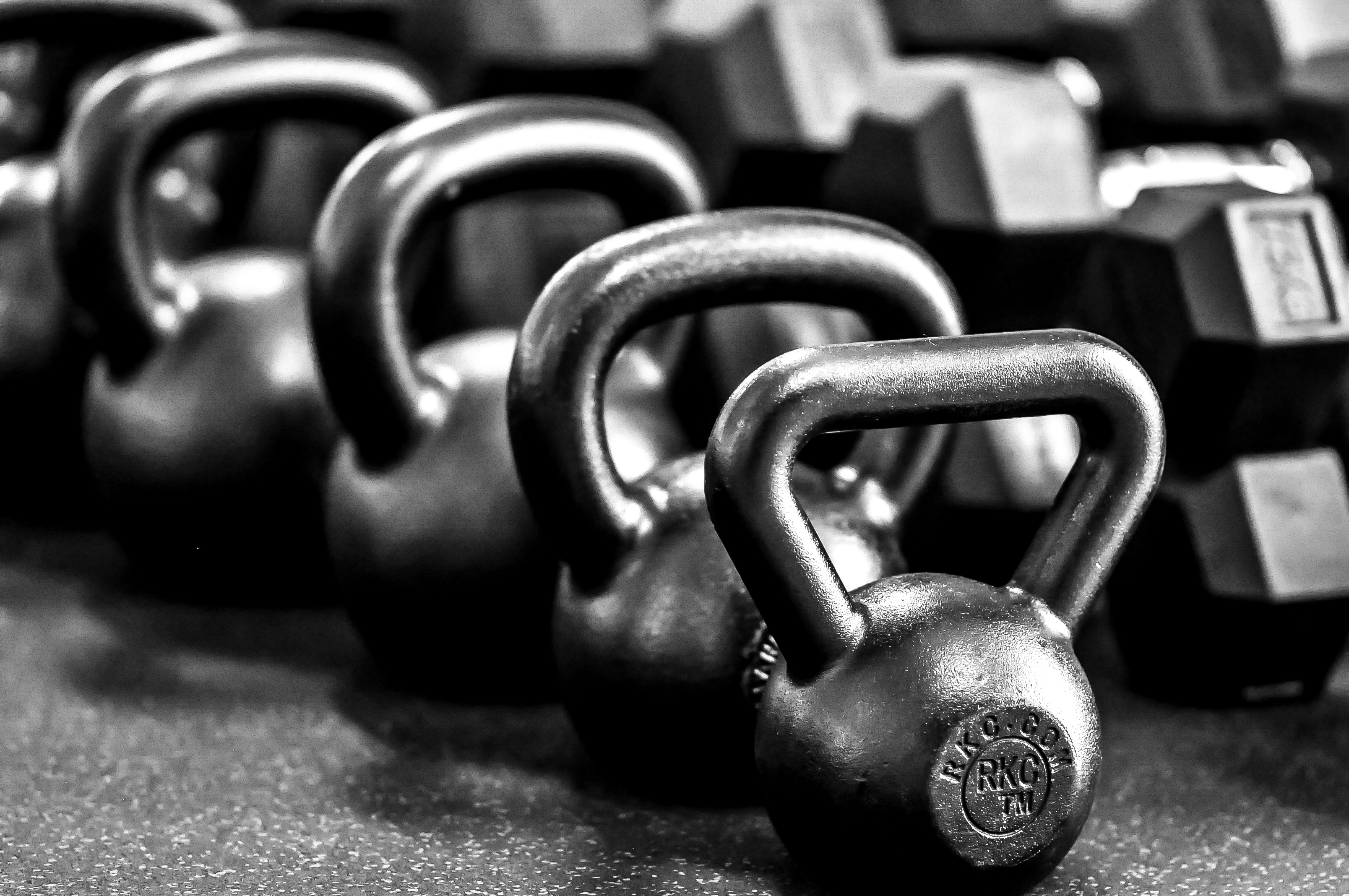 Download mobile wallpaper Sports, Weightlifting, Black & White for free.