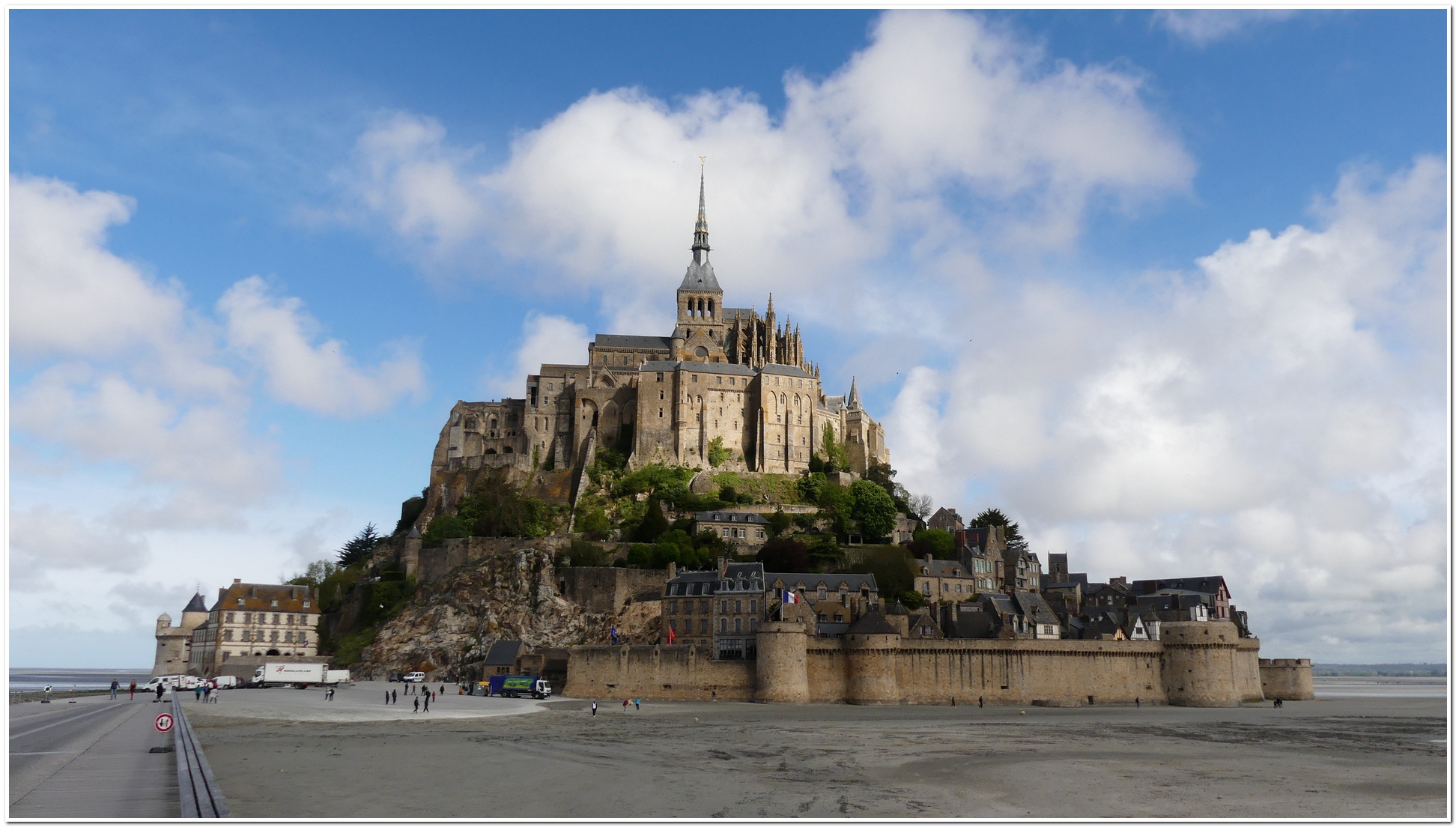 Téléchargez des papiers peints mobile France, Mont Saint Michel, Religieux, La Normandie gratuitement.
