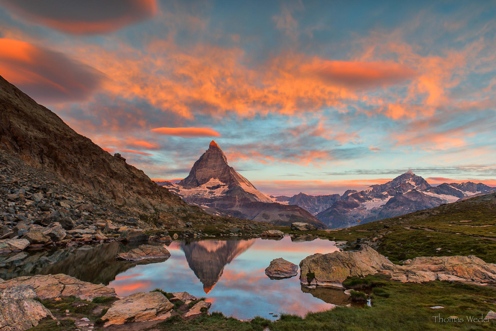 Baixar papel de parede para celular de Céu, Montanha, Nuvem, Matterhorn, Terra/natureza, Reflecção gratuito.