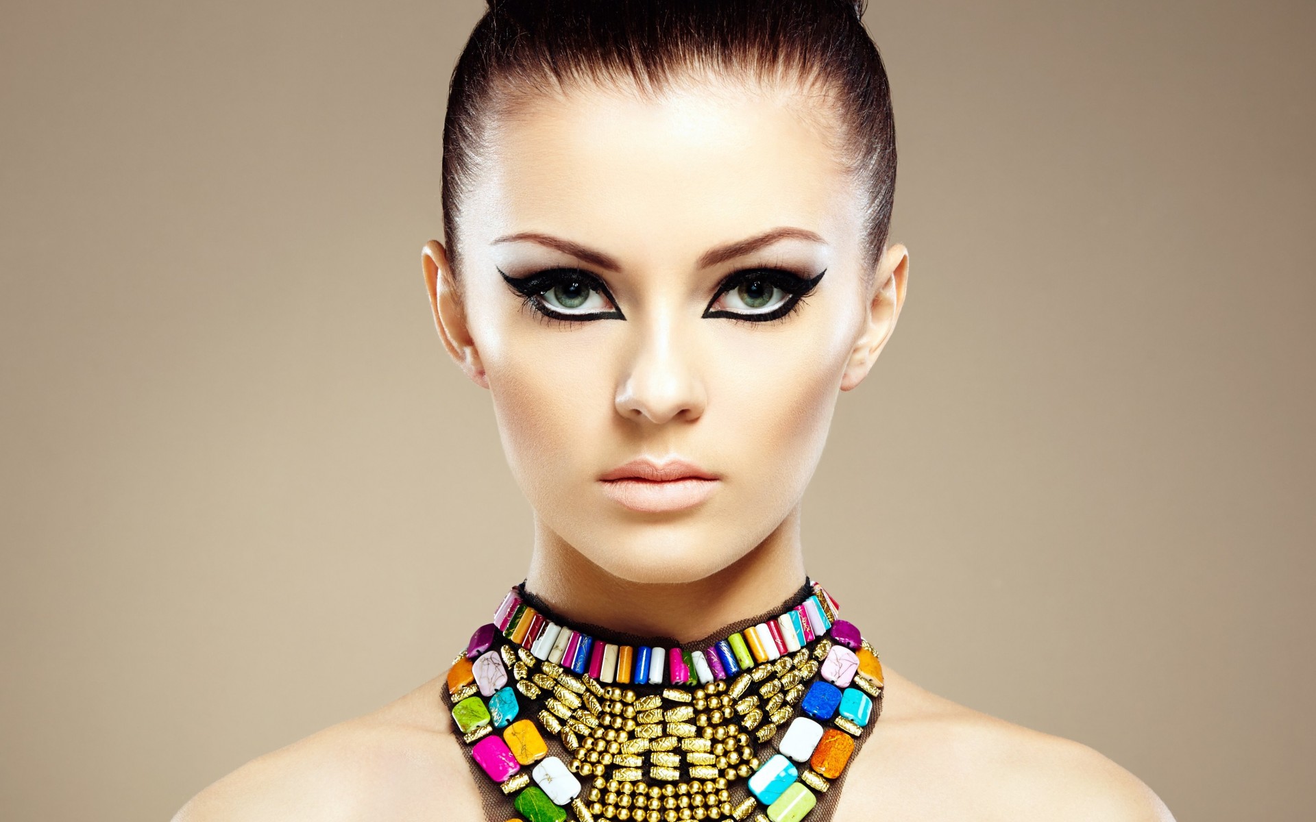 Download mobile wallpaper Close Up, Colorful, Face, Women, Makeup, Green Eyes, Necklace for free.