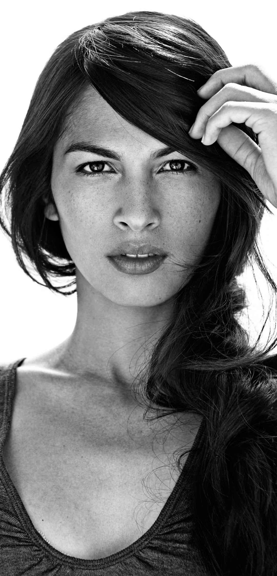 Download mobile wallpaper Monochrome, Brunette, Celebrity, Actress, Elodie Yung for free.