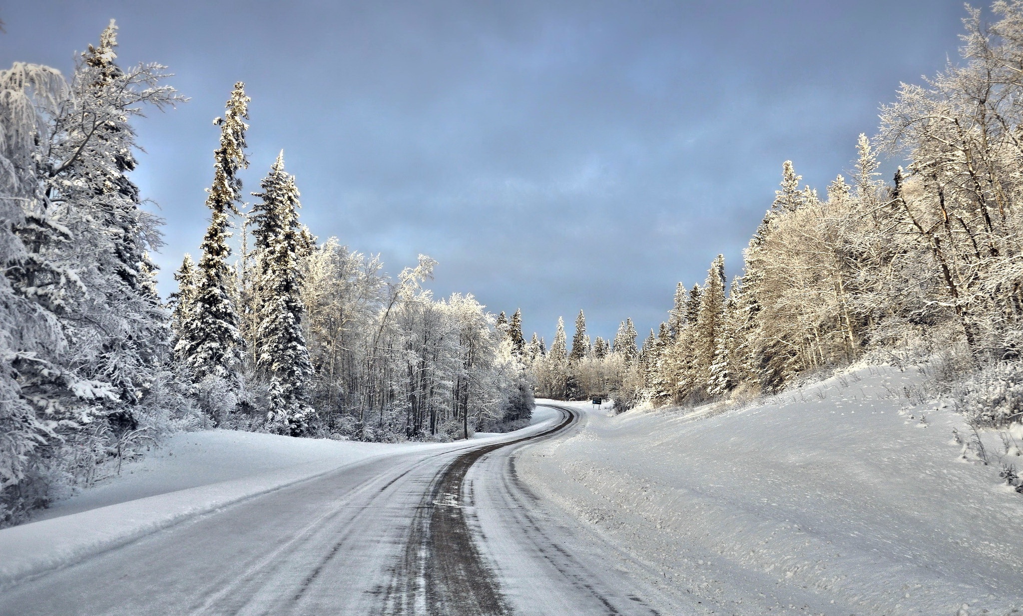 Descarga gratis la imagen Invierno, Nieve, Árbol, Carretera, Hecho Por El Hombre en el escritorio de tu PC