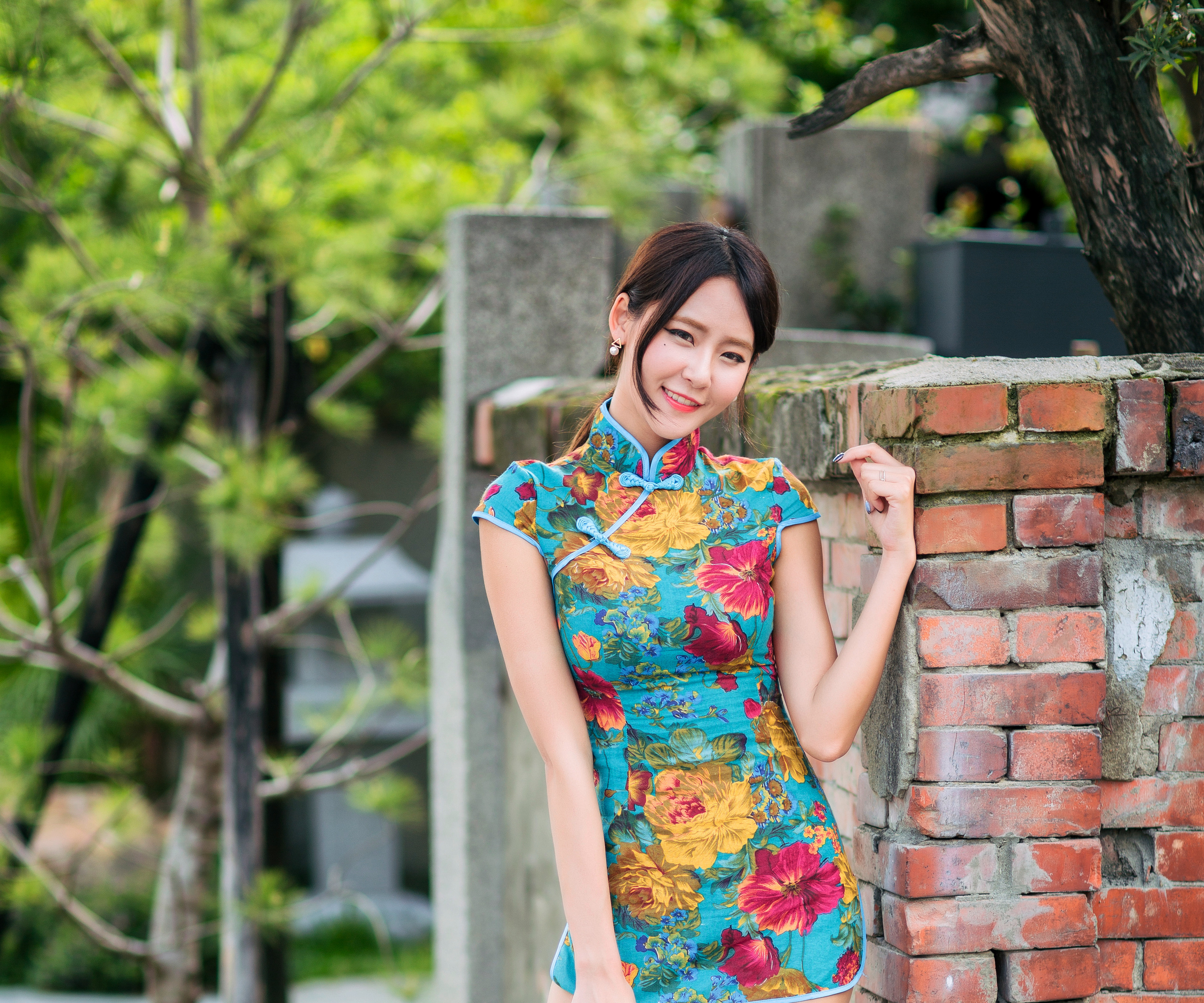 Download mobile wallpaper Kimono, Brunette, Model, Women, Asian, Depth Of Field for free.