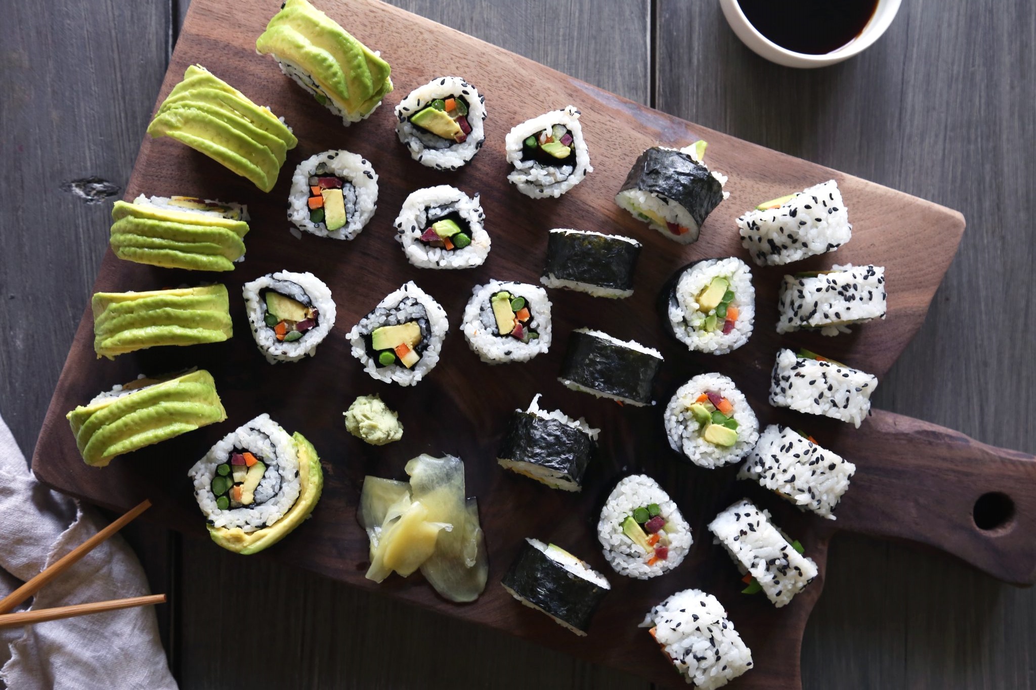 Handy-Wallpaper Sushi, Fisch, Meeresfrüchte, Nahrungsmittel, Stillleben kostenlos herunterladen.