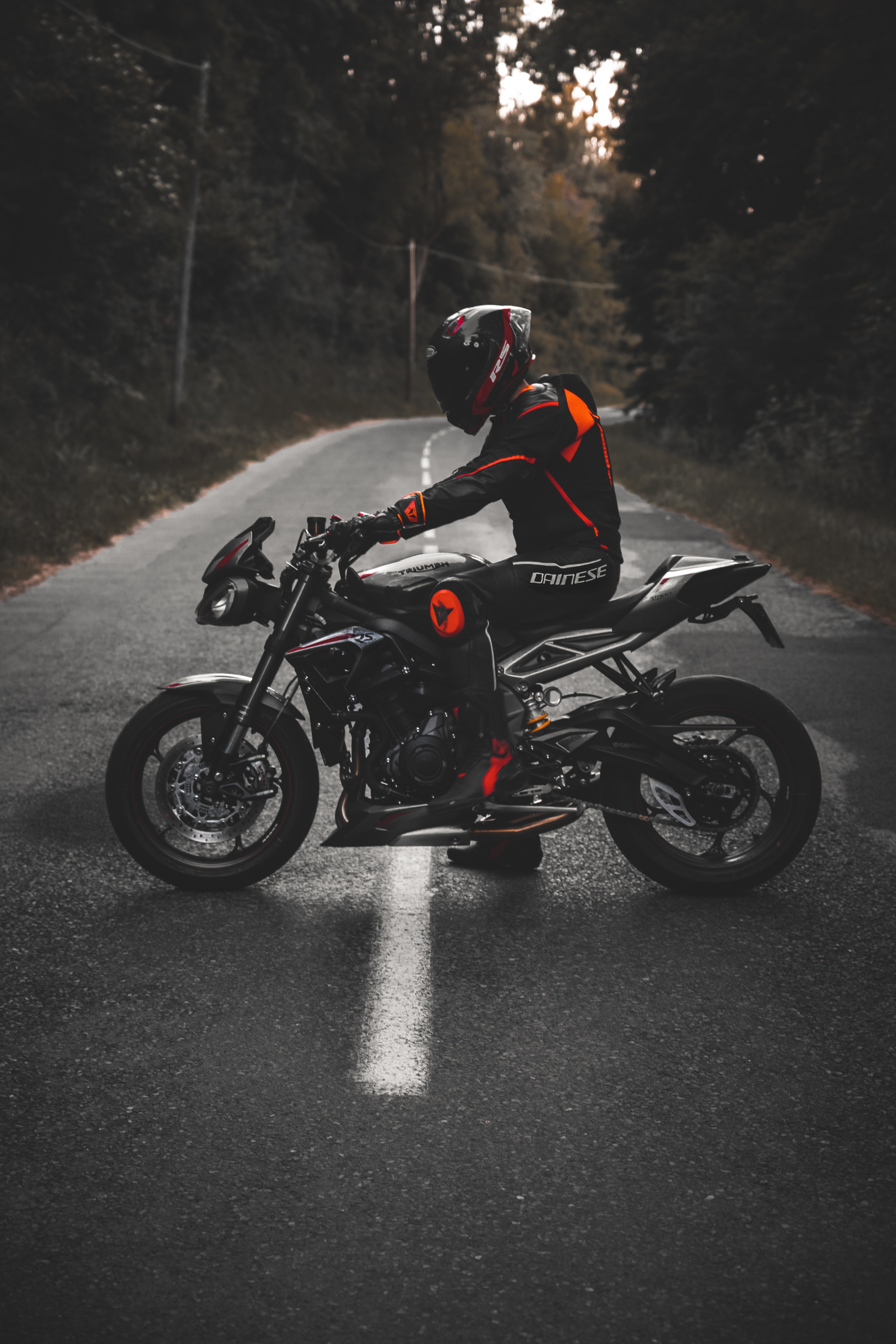 85610 descargar fondo de pantalla motocicletas, casco, motociclista, motocicleta, bicicleta, equipo, vestimenta: protectores de pantalla e imágenes gratis
