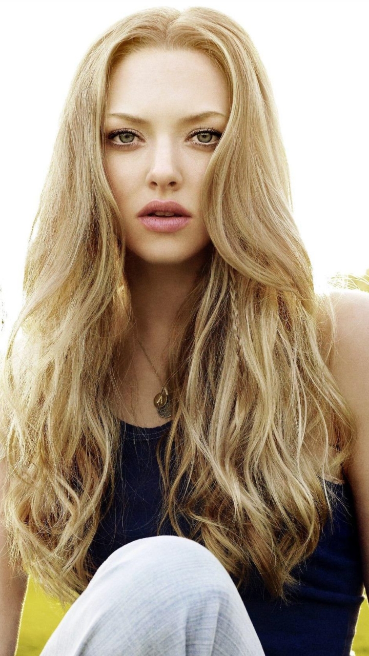 Handy-Wallpaper Blond, Gesicht, Grüne Augen, Blondinen, Berühmtheiten, Lange Haare, Darstellerin, Lippenstift, Amanda Seyfried kostenlos herunterladen.