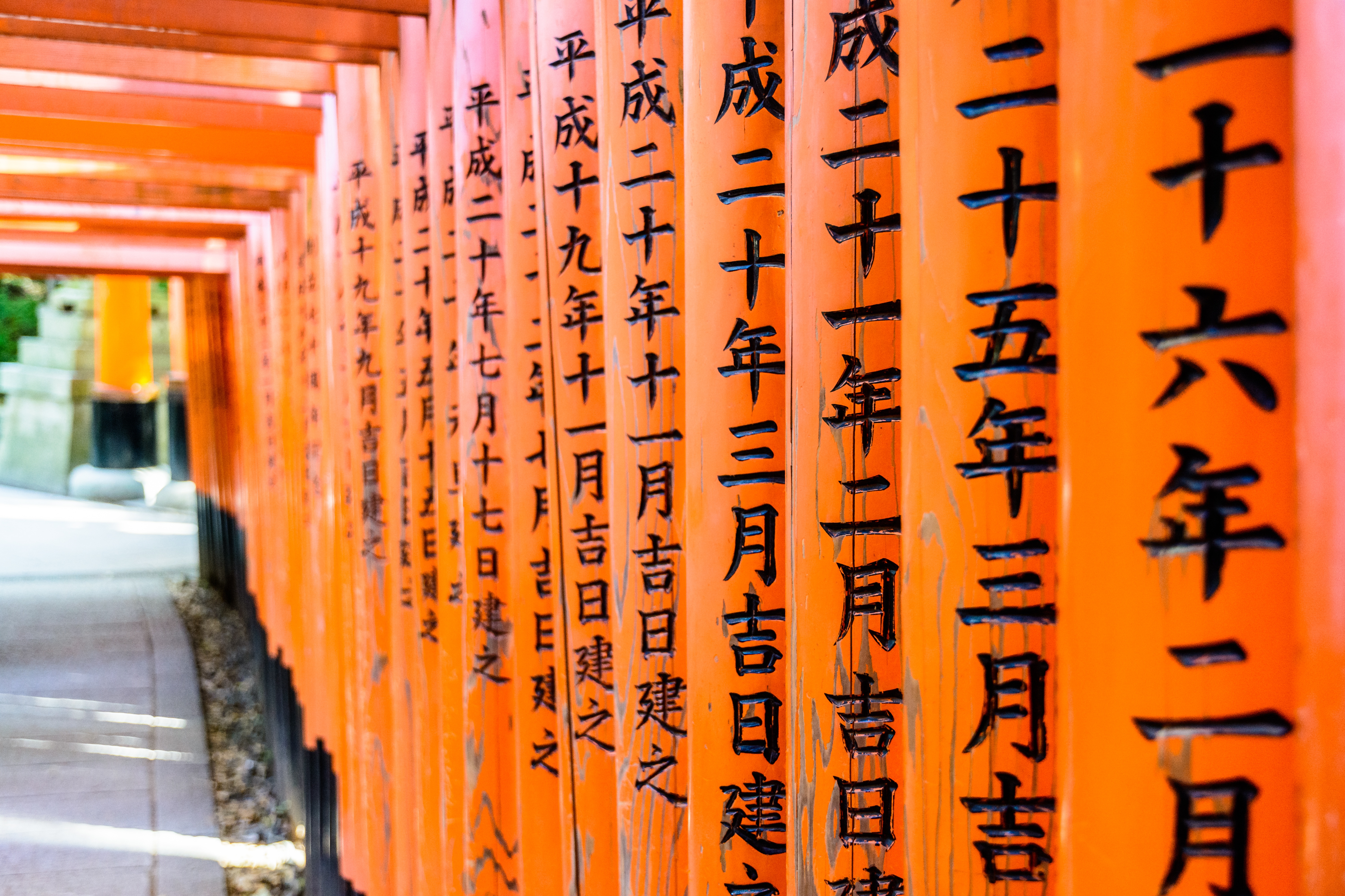 988973 Hintergrundbild herunterladen religiös, fushimi inari taisha, japan, kyōto, tempel, torii - Bildschirmschoner und Bilder kostenlos